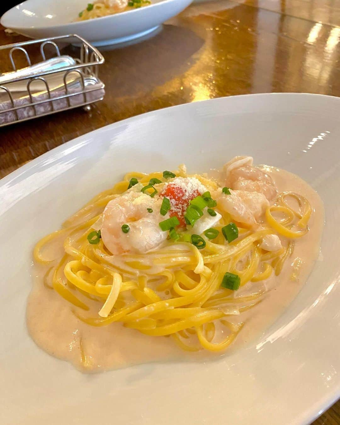 犬塚志乃さんのインスタグラム写真 - (犬塚志乃Instagram)「・ 焼きたてパンが食べ放題の @oldcoursecostarica さんのランチ🍽️💕  小さなパンを焼けるたびに 席まで運んできてくださいます🥐✨  おかず系のパンから甘いパンまで種類はいろいろ！ お店に行くタイミングやその日によって ラインナップはさまざまなので それも伺う時の楽しみのひとつ🥺✨  生パスタやデザートまでいただいて お腹いっぱい大満足😋  店内は広いのでベビーカーでも入れて とっても過ごしやすかったです🥹❣️ ・ ・ ・ #オールドコースこすたりか #こすたりか #豊橋ランチ #豊橋ディナー #愛知ランチ #愛知ディナー #東三河ランチ #三河ランチ #東三河ディナー #三河ディナー #豊橋イタリアン #豊橋子連れランチ #子連れランチ愛知 #愛知イタリアン #焼きたてパン #豊橋パン屋 #豊橋ママ #愛知ママ #新米ママ #赤ちゃんのいる暮らし #赤ちゃんのいる生活 #ランチ #instafood #lunch #instagood」12月13日 19時59分 - inuaya_42