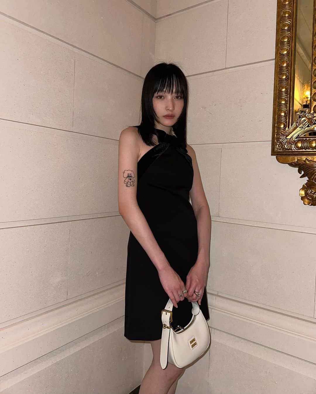 ハンナ・チャンのインスタグラム：「The 60th Golden Horse Awards with 年少日記 team 🖤  Wardrobe @miumiu」
