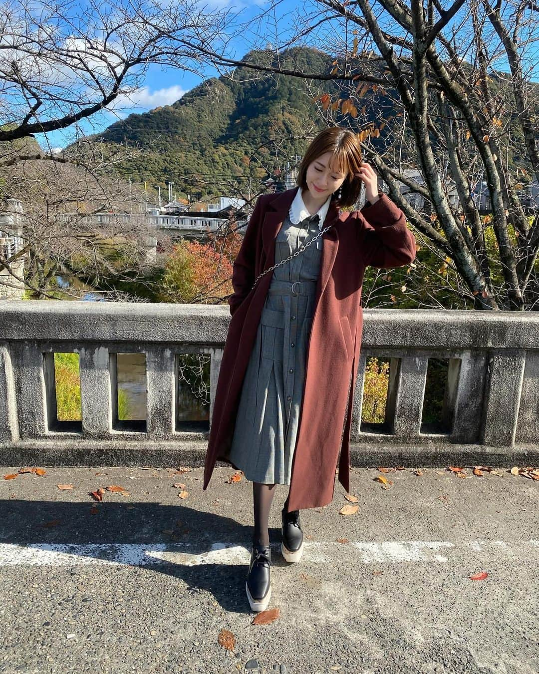 新部宏美さんのインスタグラム写真 - (新部宏美Instagram)「🍁 🧥… @casa_fline  👗… @grace_continental.div  👞… @stellamccartney  👜… @grl_official   この時期大活躍するフェイクタイツ🫶🏻 しっかり温かいのに20デニールに見える神アイテム！ 今年もsold outの予感！！！」12月13日 20時05分 - piromin_1202