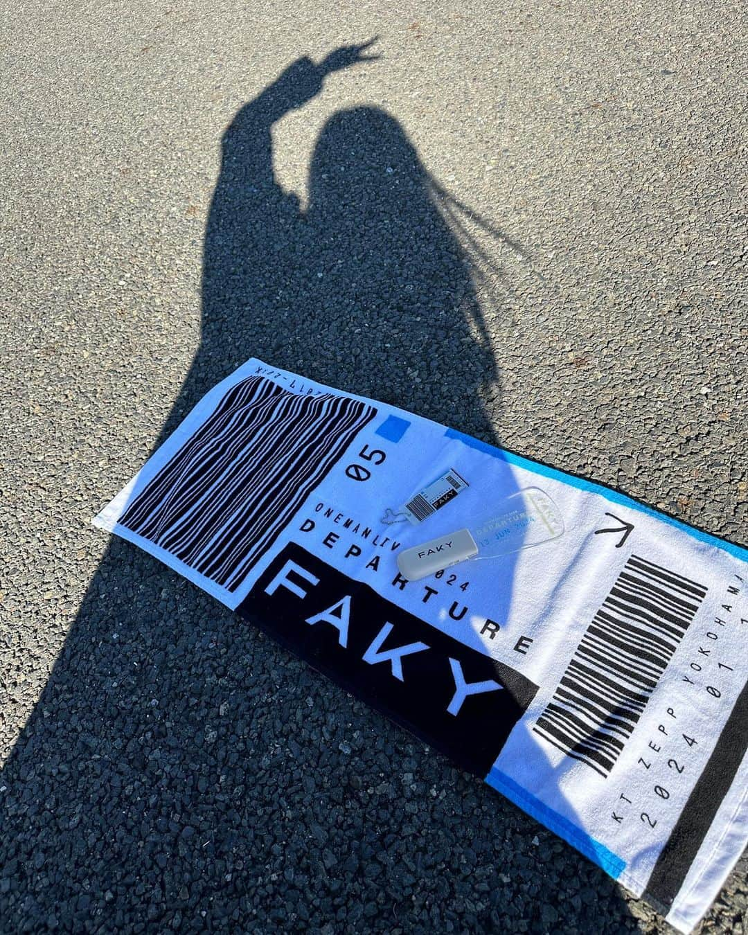 Takiさんのインスタグラム写真 - (TakiInstagram)「おまたせです🙈 FAKY ONEMANLIVE 2024 -DEPARTURE-  official goods かんせいしました！ めちゃ　かわいいいい😍 1/13 #DEPARTURE おたのしみに！ Yes there’s a typo on my shirt 😅 still a sample 😂」12月13日 20時05分 - taki_faky