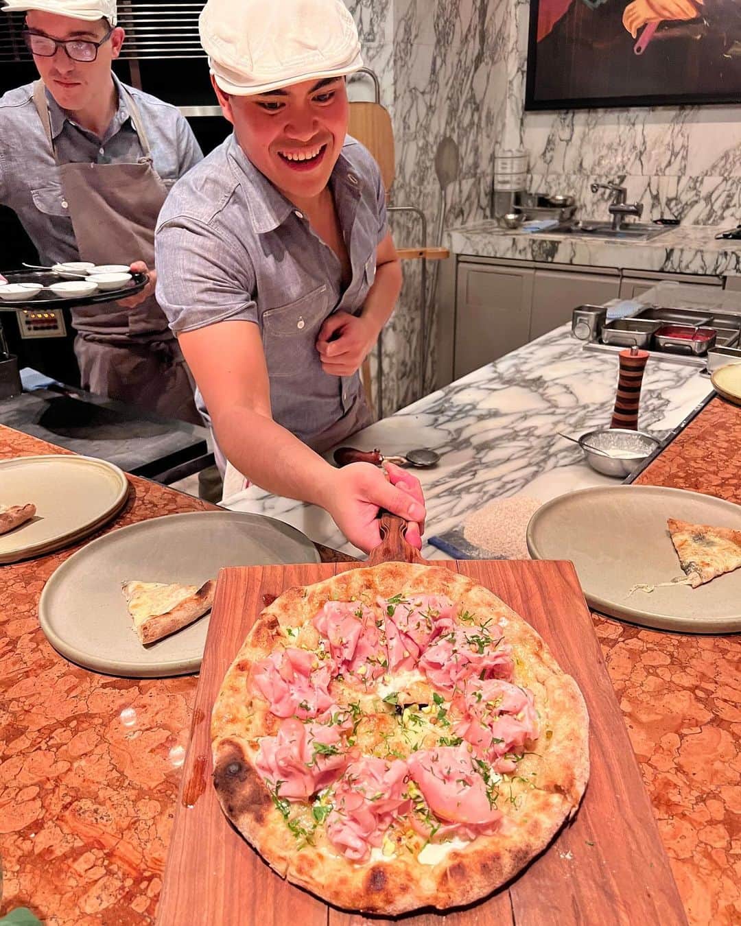 MIRINさんのインスタグラム写真 - (MIRINInstagram)「チートDAY😍🍕 外が綺麗でテンション上がります╰(*´︶`*)╯♡  #ピッツァバーon38th」12月13日 20時16分 - mirinofficial__