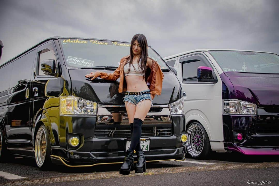 Ruriのインスタグラム：「. 📷 @hiace_9900 さん✨ 🚘 @godai_74 さん✨ . 今週末のフリPaPa杯、宜しくお願いします❤️ 前回もすごーく楽しかった❤️ . . #フリPaPa杯 #フリpapa #冬祭り #滋賀 #イベント #キャンギャル #車横モデル #cargirl #carlady #carshowmodel #ハイエース #hiace #toyota #車好き #車好きな人と繋がりたいフォローミー #ニーハイ #ショーパン」