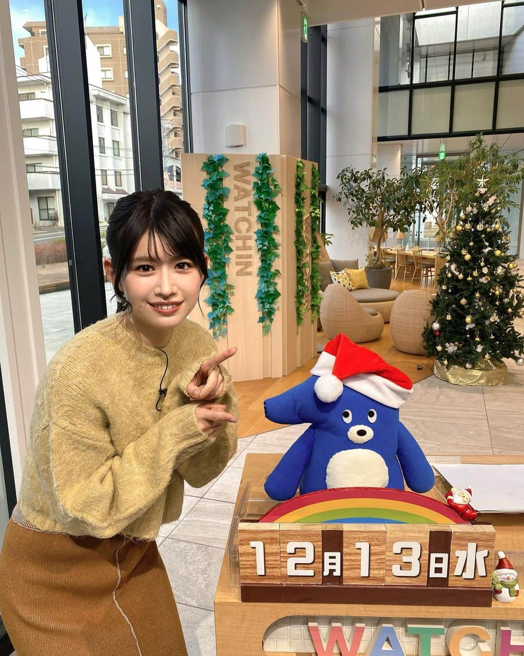 佐藤朱さんのインスタグラム写真 - (佐藤朱Instagram)「スタジオもすっかりクリスマス仕様に🎄 #クリスマス #クリスマスツリー #モリーノ #宮城 #仙台 #アナウンサー #ウォッチンみやぎ」12月13日 20時43分 - akari_miyagi