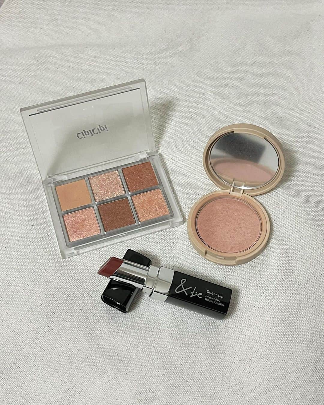 佐久間乃愛のインスタグラム：「︎✿ coral makeup  eyeshadow  @cipicipi_official ムードカラーアイズ01ピクニック cheek @cily_official ブロッサムブラッシュ アネモネ lip @andbe_official シアーリップ ブリック  #makeup」