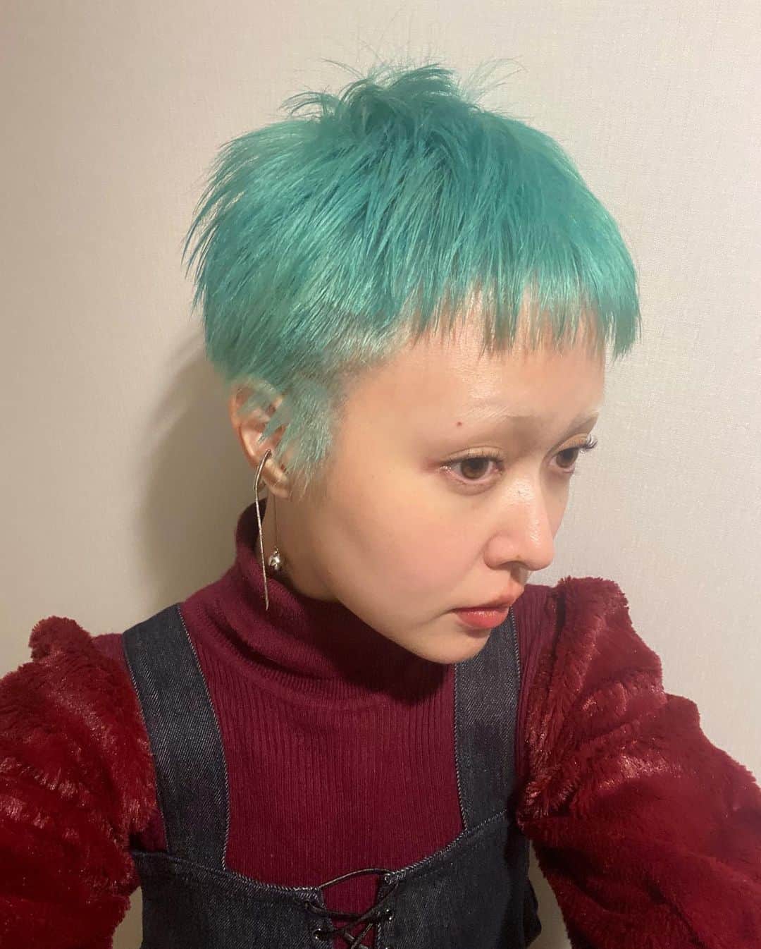 百岡古宵さんのインスタグラム写真 - (百岡古宵Instagram)「🧤Ne:)‧✧̣̇w࿐⋆* hAiR*.꒰ঌ ☽꙳⋆ 🧤  冬のやさしい淡いお色と、coyoのsymbolである<自然>を mixしたmint color❄️ こっくりした冬のお洋服との組み合わせもカワイイから、 お洋服選びが楽しみなんだ~~‪‪♡🎀❇️  いつもありがとうなのだっ🥹🌨✩⃛ೄ🤝🏻 @zaki.yama.arrows ✪:)  #hair #haircolor #ハイトーンカラー #ハイトーンショート  #ショートヘア #冬カラー #ブリーチカラー #model #モデル  #winter #winterfashion」12月13日 20時38分 - coyozora_