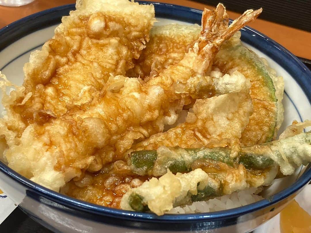 柳家さん生のインスタグラム：「12/13ひさびさに天丼てんやにて 天丼小盛り510円 これで充分なり🥰」
