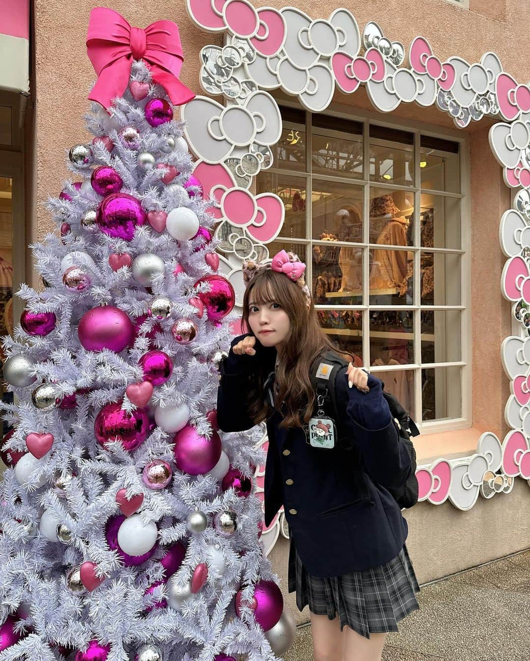 夏目一花さんのインスタグラム写真 - (夏目一花Instagram)「弾丸制服ユニバしてきた〜〜🎀✨  #ユニバ #usj #制服ユニバ #キティちゃん」12月13日 20時49分 - natsume_me__