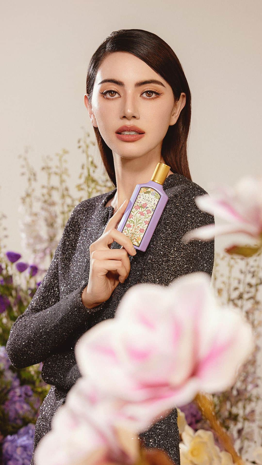 マイ・ダーウィカーのインスタグラム：「Facets of Flora.  Gucci Beauty Brand Ambassador Davika Hoorne is captured with Gucci Flora Gorgeous Jasmine, Gucci Flora Gorgeous Gardenia, and Gucci Flora Gorgeous Magnolia in a special film created in collaboration with L’Officiel Thailand.  #GucciBeauty #GucciFlora #LOfficielThailand #LOfficielBeauty」