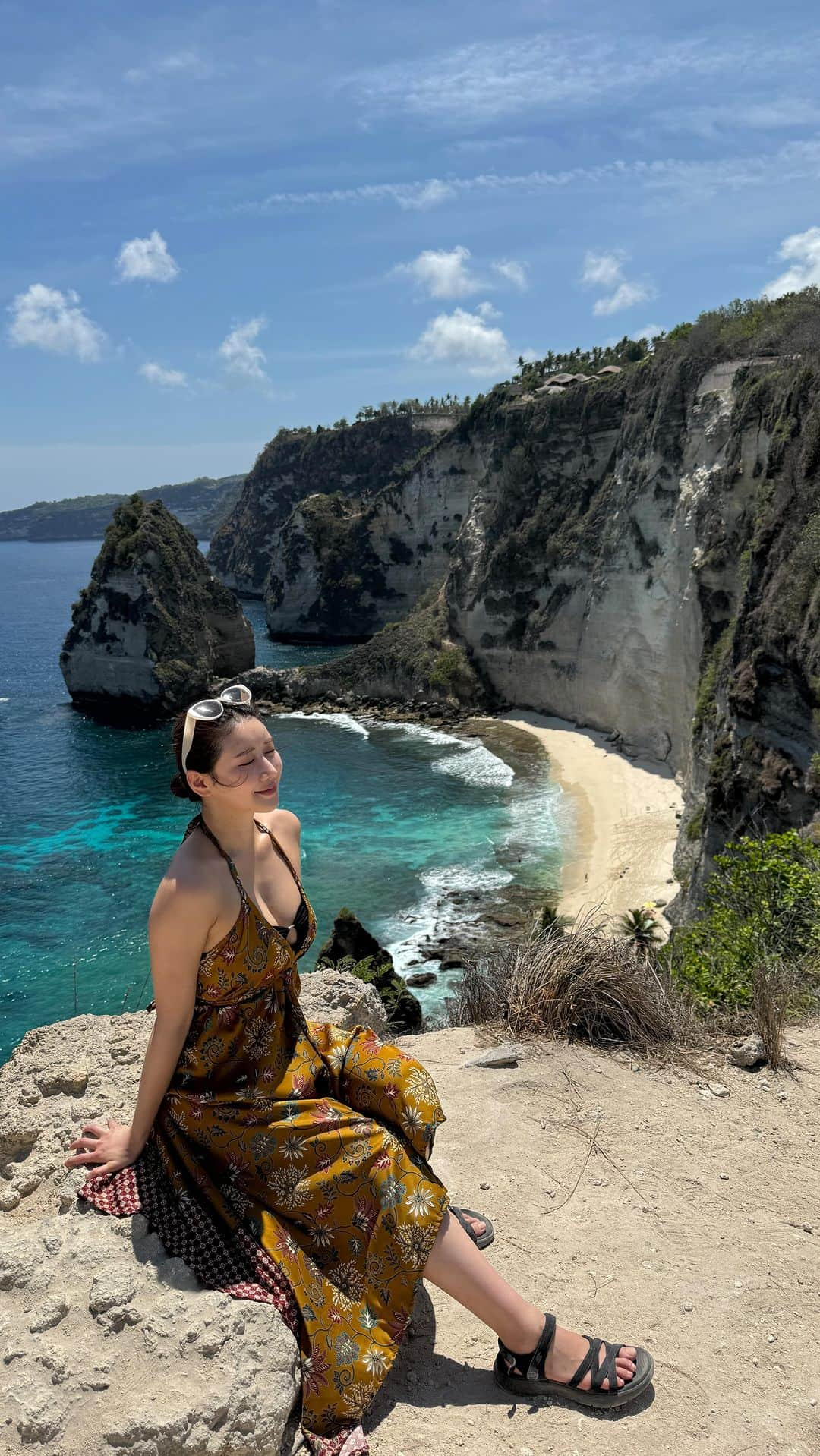 新海まきのインスタグラム：「Diamond beach 🏝️ in Bali」