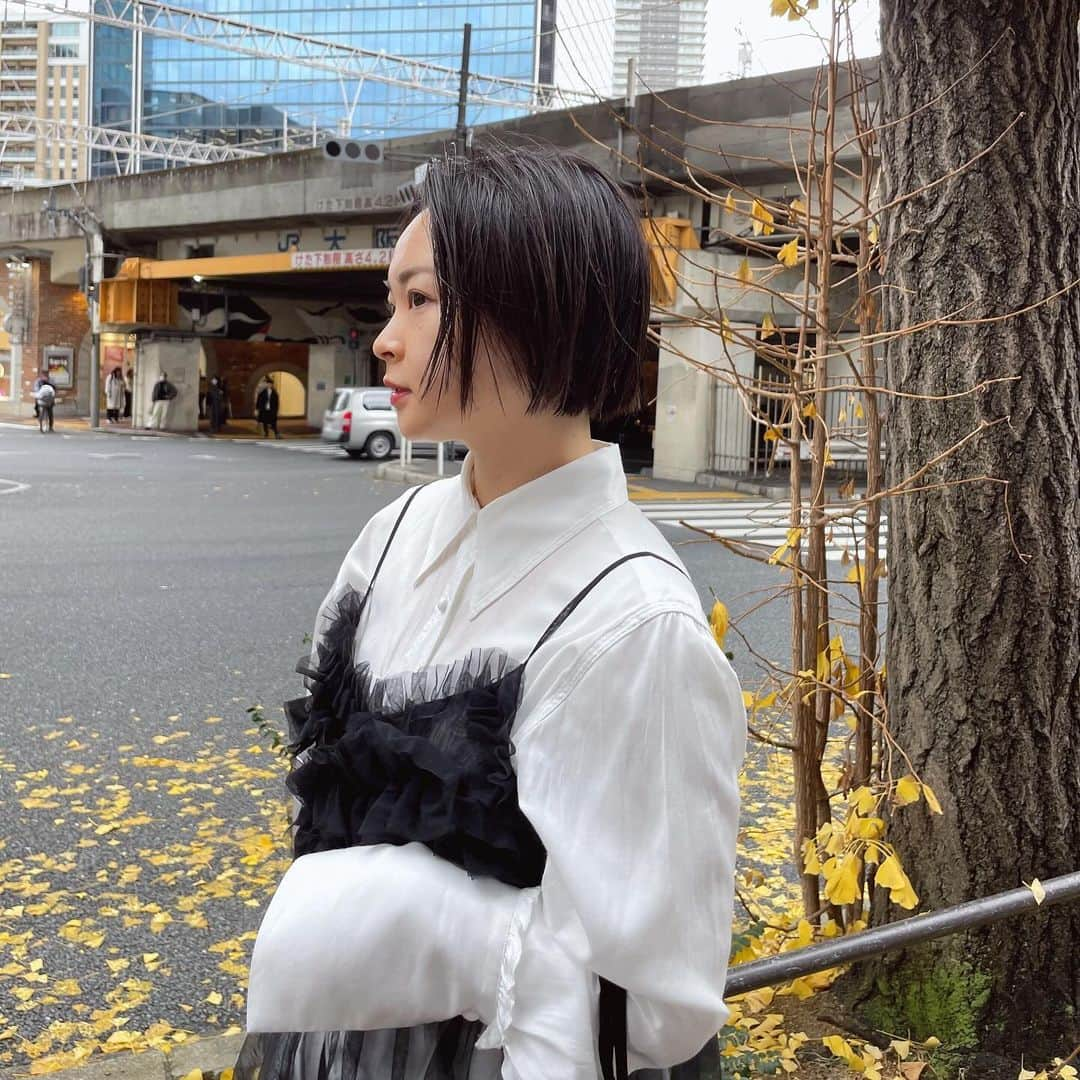 加藤るみさんのインスタグラム写真 - (加藤るみInstagram)「【ショートなのにボブ】  年内最後に髪を綺麗に♡  このザックリ感、伝わるかしら？ くびれショートからこの形に変えるのは、 本当に絶妙な調整👏  細かいこだわりを汲み取ってくれて、 ありがとうございます😊  cut  @_wadama_   #ショートボブ  #ショート #ボブ #ワンレンボブ #くびれショート #伸ばしかけボブ #伸ばしかけショート #センターパート #黒髪ショート #黒髪ボブ」12月13日 20時56分 - rumicinema