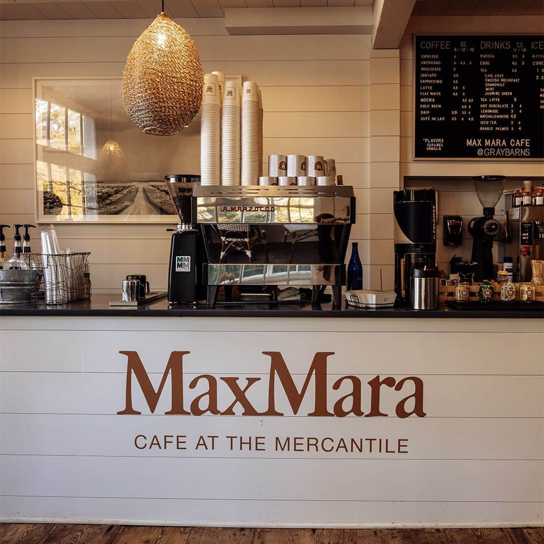 マックスマーラさんのインスタグラム写真 - (マックスマーラInstagram)「The #MaxMaraTeddyTen celebrations continue! Discover the immersive pop-up at The Glass House and GrayBarns Inn in Connecticut, featuring a cozy assortment of Teddy styles and exclusive brand experiences. Check out more activations at the link in bio. #MaxMara⁠」12月13日 21時00分 - maxmara