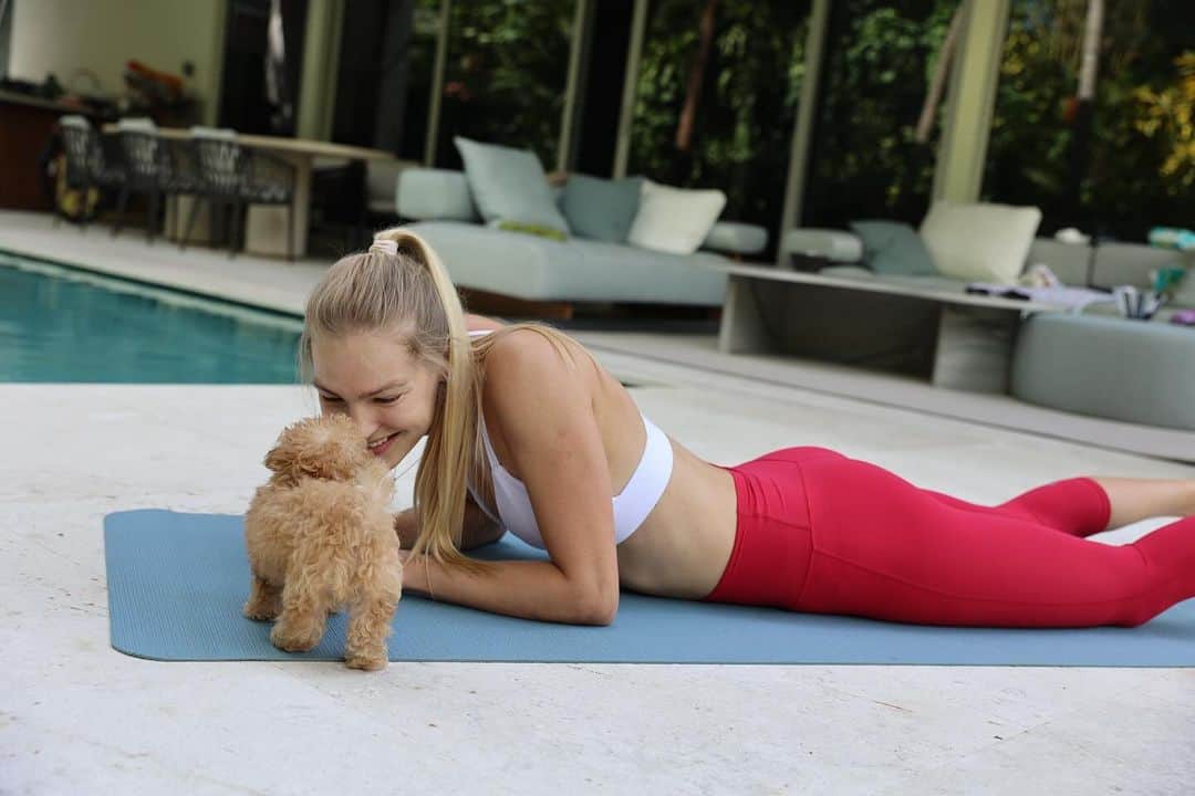 ダリヤ・クリシナさんのインスタグラム写真 - (ダリヤ・クリシナInstagram)「A fun workout brings more benefits 💯🐕  #sportmotivation #daryaklishina」12月13日 21時02分 - dariaklishina