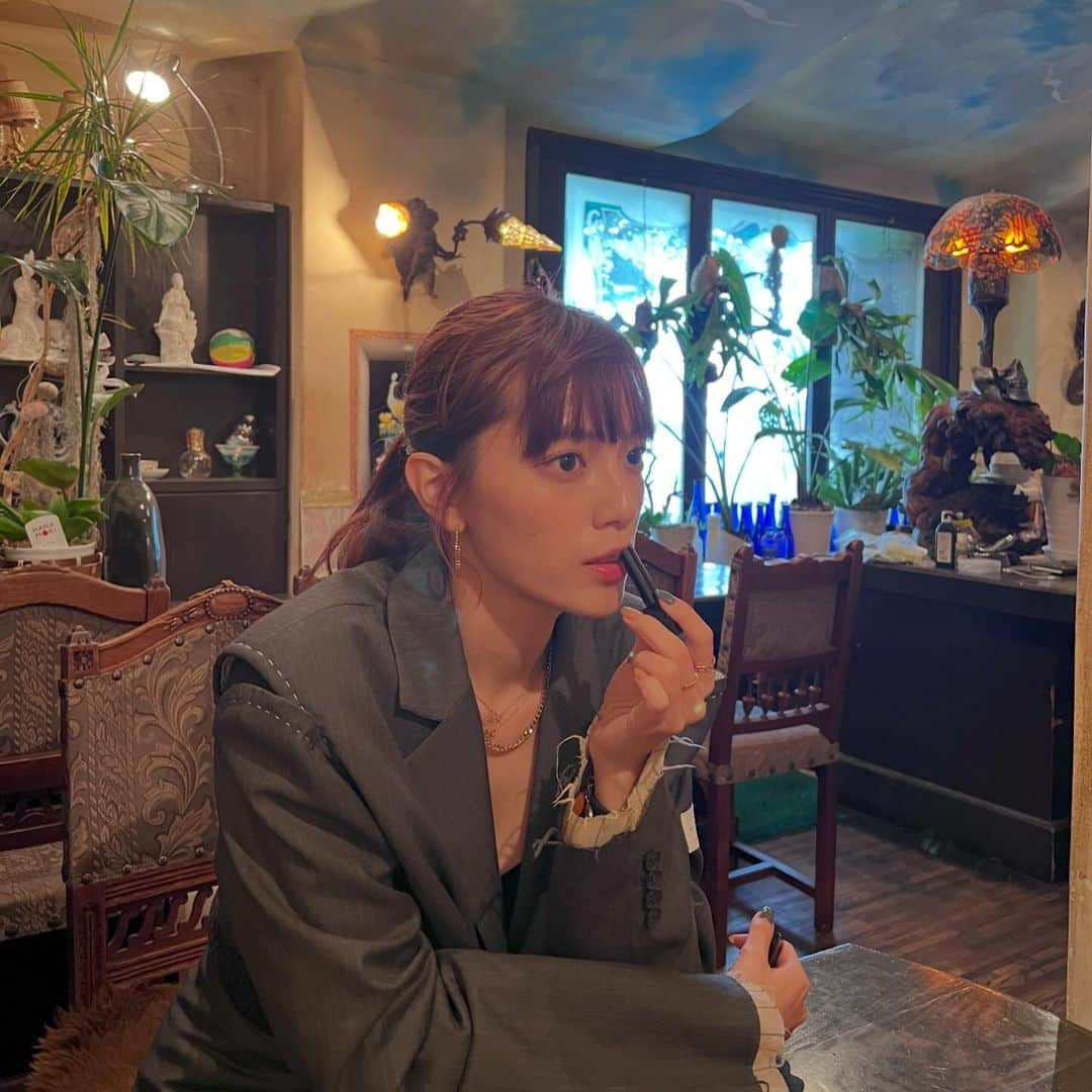 三谷紬さんのインスタグラム写真 - (三谷紬Instagram)「💄☕️ 岐阜の思い出♡ たまゆら喫茶のプロデューサーが教えてくれた 知る人ぞ知るディープな喫茶店に。 2人にも付き合ってもらいました🥺 店内はもちろん茶器まで可愛さが詰まっていました🫖 ノニーは最近第二子を出産🤰 人生を前に前に進んでいく パワフルでかっこいい友達です🤝 おめでとう、ノニー💎 * #岐阜#gifu#岐阜県#岐阜市#喫茶店#純喫茶#喫茶#喫茶店巡り#純喫茶巡り#純喫茶コレクション#たまゆら#茶器#ティーセット#teaset#jewelilytokyo#jewelry#ノニー#山本里菜#テレビ朝日#アナウンサー#三谷紬」12月13日 21時07分 - mitani_tsumugi