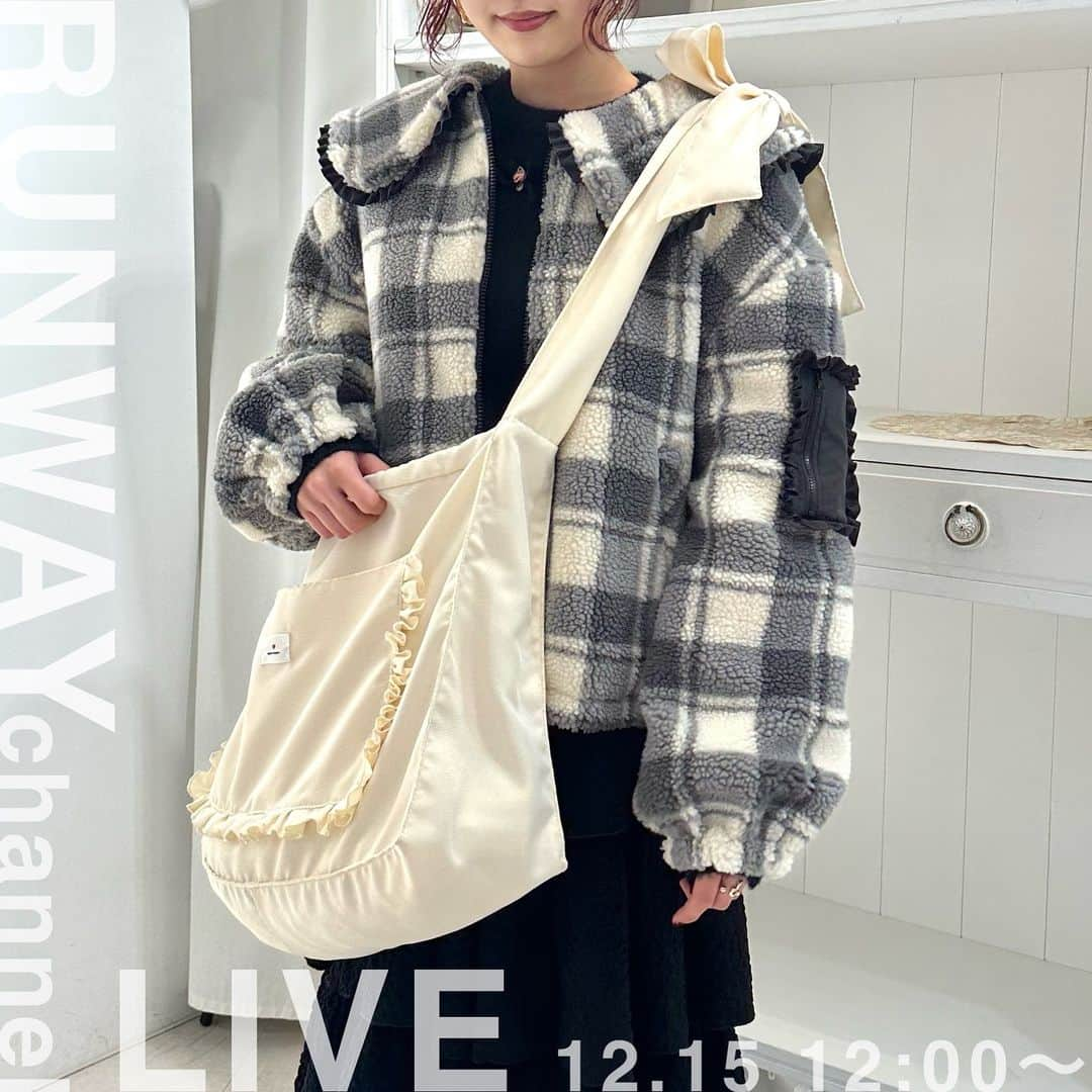 merry jennyさんのインスタグラム写真 - (merry jennyInstagram)「【 runway channel live】 ㅤㅤㅤㅤㅤㅤㅤㅤㅤㅤㅤㅤㅤ 12/15(fri) 12:00 〜 official web store RUNWAY channel にて RUNWAY channel live を実施します！！  今年の福袋は中身が選べる！！ アウター×トップス×バッグの3点セット！ 対象 itemをstaffが実際に着用してご紹介♡ 　  @merry_sis_mioka 163cm @merryjenny_staff_misaki  153cm @merryjenny_staff_koto  154cm 　  topのURLから⇨  @merryjenny_instagram  ぜひcheckして下さいね！ 　  #merryjenny #メリージェニー  #2023aw #winter #福袋  #ガーリーコーデ #ガーリー」12月13日 21時07分 - merryjenny_instagram