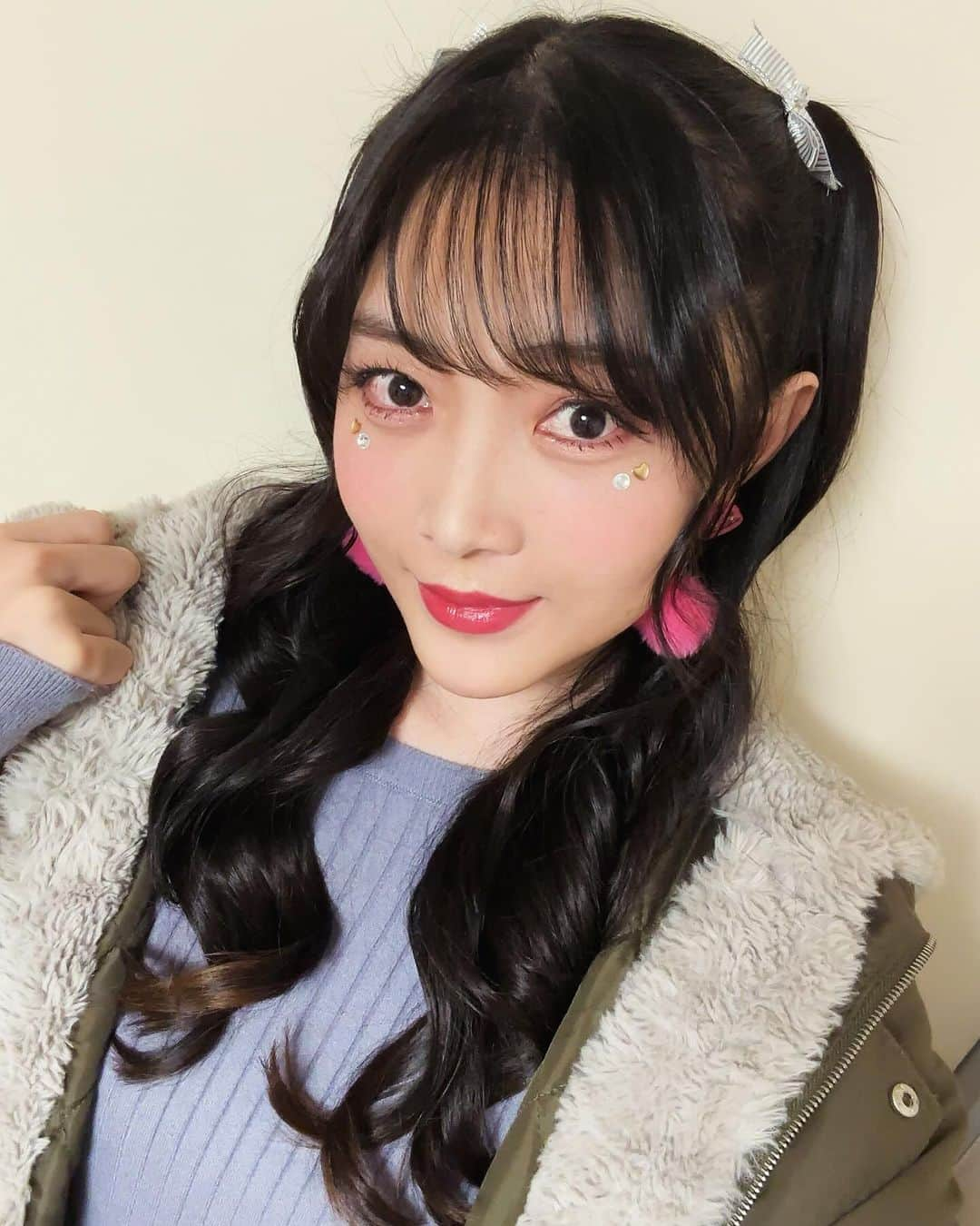 たけうち亜美のインスタグラム：「目の下シール撮影で映える👀✨」