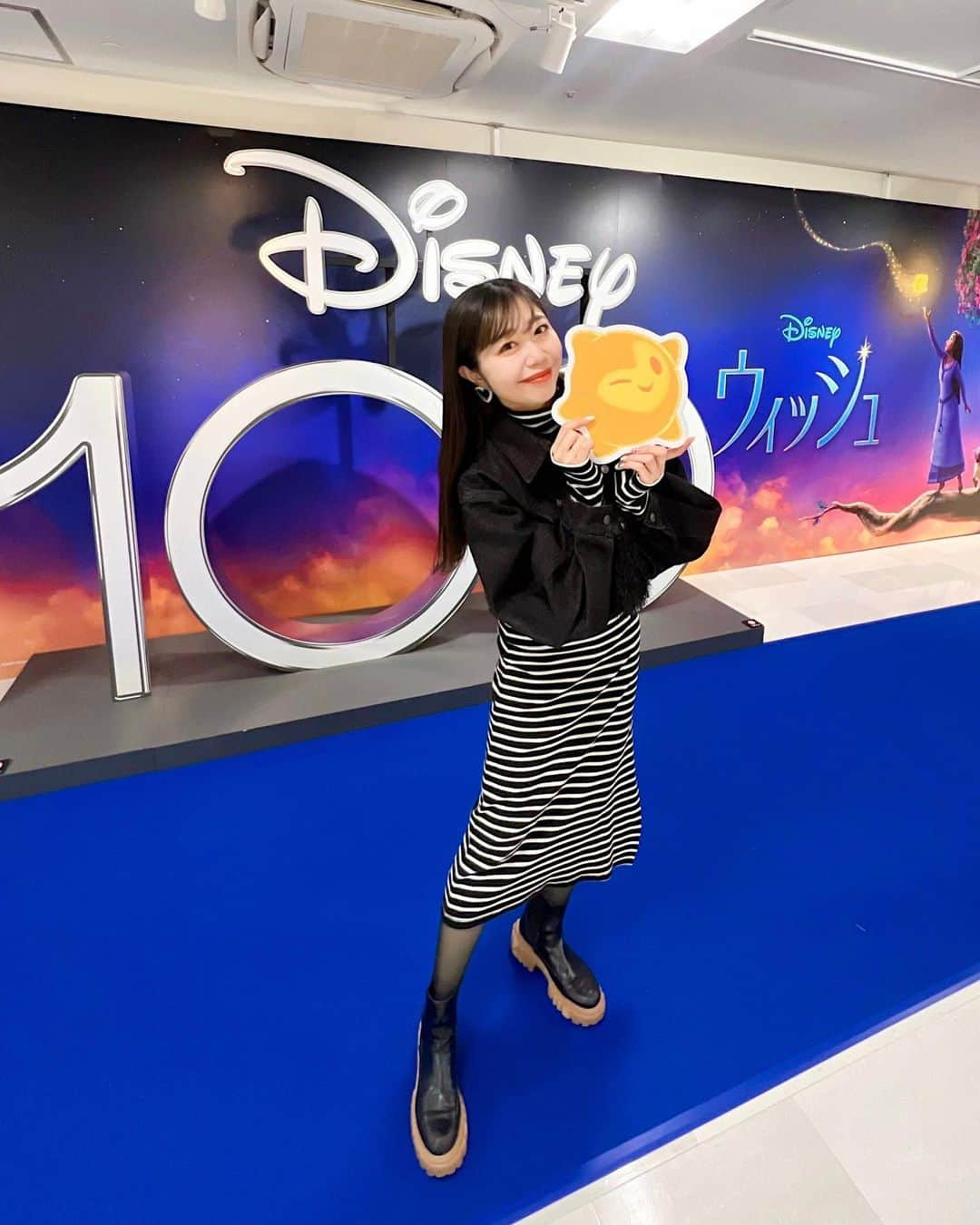 中島奈津希さんのインスタグラム写真 - (中島奈津希Instagram)「🏰💫🛒🛍️ ⁡ ⁡ ⁡ 本日12/13から開催中の ＂Disney100 THE MARKET in 伊勢丹新宿店＂に 姉妹で取材させていただいたよ👩🏻‍🤝‍👩🏼🛒🛍️ ⁡ ⁡ 「ディズニー100」をテーマにしたデザインの限定アイテムはもちろん、 ディズニー100周年記念作品『ウィッシュ』のアイテムも登場💜💫 Disney100 THE MARKETは以前も取材させていただいていたのだけど 『ウィッシュ』のアイテム以外にもめちゃくちゃアイテムが増えてる！！！ ⁡ ⁡ ⁡ ⁡ テンション上がったのは Samantha Thavasaさん(@samantha.thavasa_official )が 対象店舗、公式オンラインショップにて 1日1キャラクターで販売されていた全100キャラクターが集結&その場で購入できるの😍😍 ヘラクレスもばっちりチェック🏺⚡️ 実物見れずに悩んでいた方はこの機会にぜひ！ ⁡ ⁡ 他にもDisney SWEETS COLLECTION by 東京ばな奈さん (@tokyobanana_jp )からは 『ウィッシュ』のショコラサンドが登場😍😍 かわいい巾着付のセットもあったよー💜 ⁡ ⁡ ⁡ ⁡ ⁡ ⁡ 他にも初めて見るアイテムがたくさんあったから ぜひ隅々まで見てみてね🫶🛍️💫 ⁡ オープン前に取材させていただいたから 今度ゆっくりお買い物行こう👩🏻‍🤝‍👩🏼🛒🛍️🛍️🛍️🛍️ ⁡ —————————— ＂Disney100 THE MARKET in 伊勢丹新宿店＂ 📍伊勢丹新宿店6階 🕰️2023年12月13日（水）～12月20日(水） ※最終日午後6時終了 —————————— ☁️☁️☁️☁️☁️☁️☁️☁️☁️☁️☁️☁️☁️☁️ #disney#disney100 #disney100themarket#伊勢丹新宿#ディズニーグッズ#ウィッシュ# wish#サマンサタバサ#東京ばな奈#ディズニーコーデ」12月13日 21時16分 - nakajima_natsuki