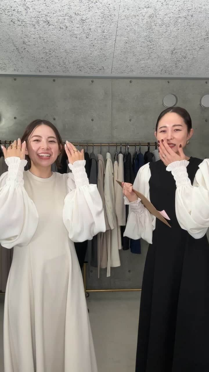 muramiのインスタグラム：「12/13☆INSTA LIVE☆ ・ ・ ご視聴いただきありがとうございました🎄✨ 今夜はとってもかわいこちゃんなゲストを迎え ほっこり楽しいライブでした☺️💕 低身長の方も参考にしていただけたかなと思います。 明日からはめちゃくちゃお得な ホリデーキャンペーンが始まりますので 是非この機会にお買い物をお楽しみくださいませ♡ ⁡ ⁡ ⁡ 🎁Holiday Campaign🎁 12/14 12:00 - 12/17 23:5 ニット&ワンピースカテゴリーが全て15%OFF✨ ⁡ 🎁発売日時より24h限定🎁 12/14 12:00 - 12/15 11:59 新作購入で通常ポイント+10%プレゼント✨ ⁡ ⁡ ⁡ @mieli_invariant  12/14(木) 12:00- ⁡ -NEWARRIVAL- ▶︎no.501264 Glitter Knit SETUP ▶︎no.501239 Classical Mix Flare Dress ▶︎no.501211 Mix Stitch Brush Knit ⁡ and more… ⁡ ⁡ ⁡ ⁡ ⁡ ⁡ ＿＿＿＿＿＿＿＿＿＿＿＿＿＿＿＿＿＿＿＿＿ #mieliinvariant#mieli#2023#winter」