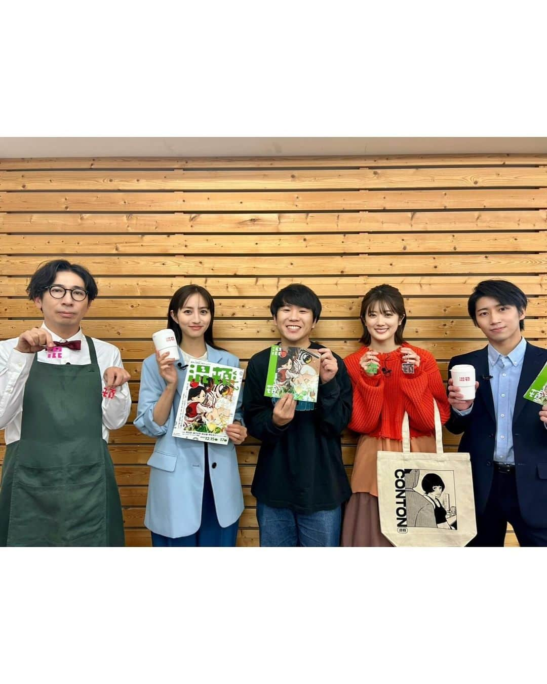 樋口日奈さんのインスタグラム写真 - (樋口日奈Instagram)「. コント公演「混頓vol.2」シアターマーキュリー新宿にて、 明後日から始まります！！！  「占いの館で」脚本のハナコ秋山さんとお写真撮っていただきました！お稽古の時から笑いを堪えるのに必死ですが… 面白い空間に居られる幸せ、噛み締めています。  ○12/15(金)15:30〜/19:30〜 ○12/16(土)11:30〜/15:00〜/19:00 ○12/17(日)13:00〜/17:00〜  会場でお待ちしています！  千穐楽17:00公演は生配信もあります。  混頓とした世界を楽しんできます。」12月13日 21時35分 - higuchi_hina_official