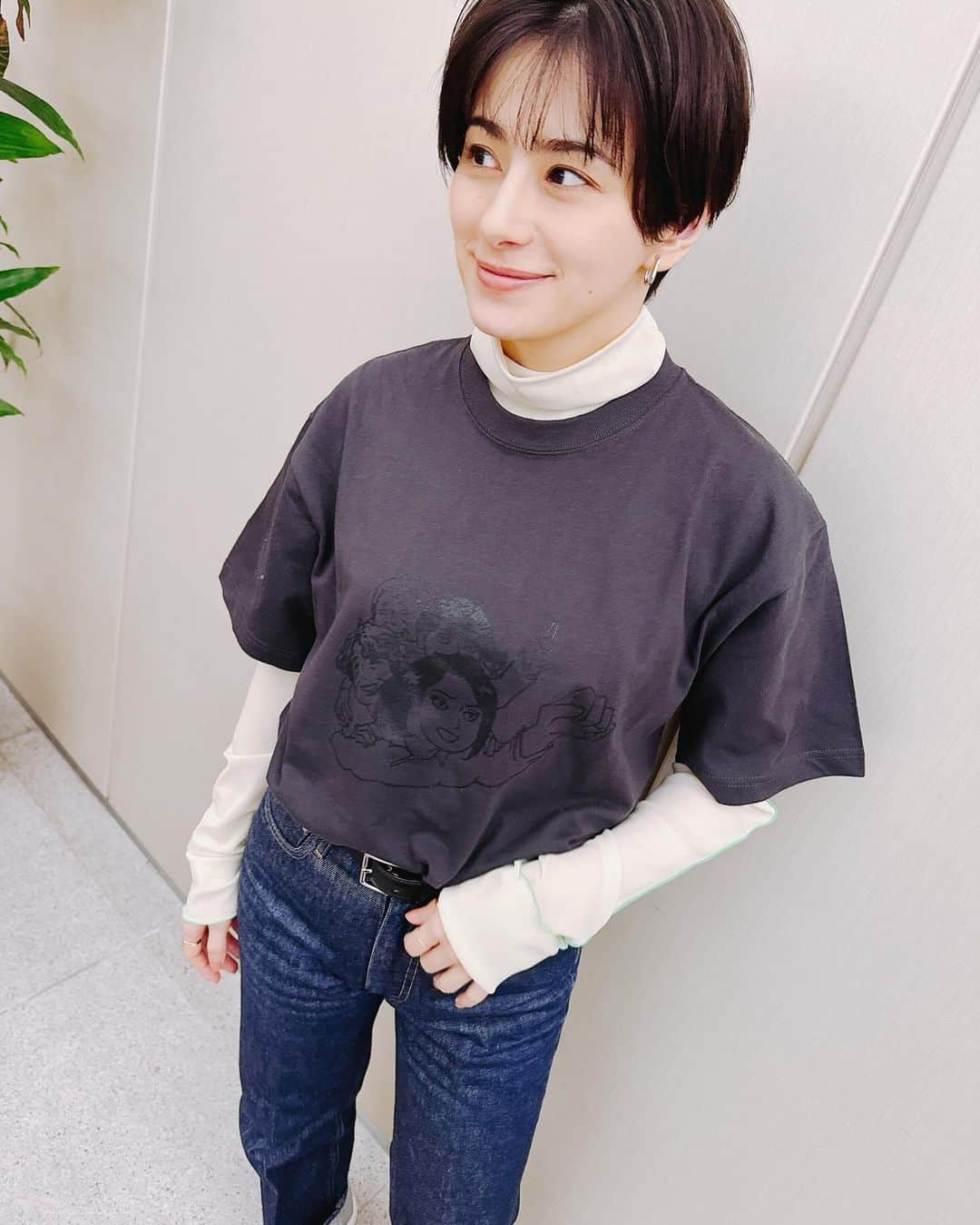 ホラン千秋さんのインスタグラム写真 - (ホラン千秋Instagram)「_ 『コタツ』Tシャツを、我らが小池栄子さんが作ってくださいました🩶 普段も着られるさりげないプリントが超可愛い☺️🩶 ありがとうございます🩶」12月13日 21時54分 - chiakihoran_official