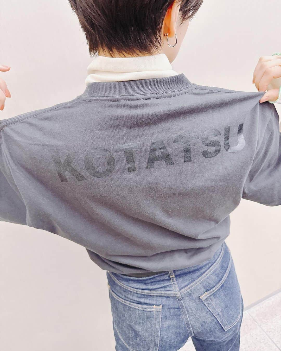 ホラン千秋さんのインスタグラム写真 - (ホラン千秋Instagram)「_ 『コタツ』Tシャツを、我らが小池栄子さんが作ってくださいました🩶 普段も着られるさりげないプリントが超可愛い☺️🩶 ありがとうございます🩶」12月13日 21時54分 - chiakihoran_official