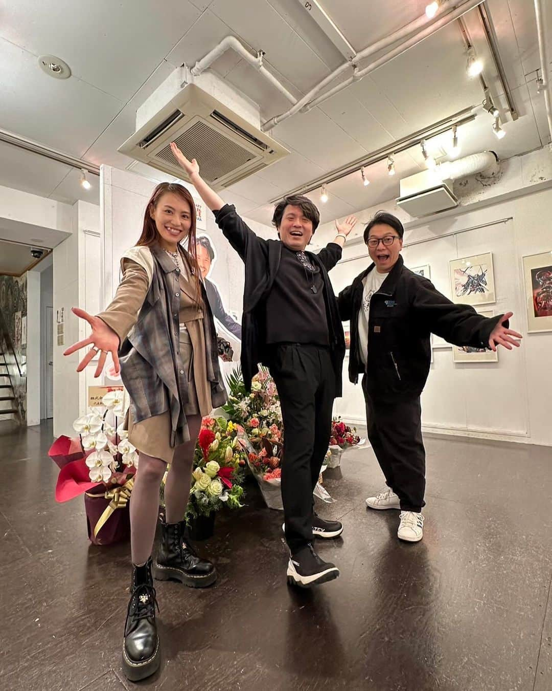 野島健児さんのインスタグラム写真 - (野島健児Instagram)「天神英貴さんの個展行ってきました 田野アサミちゃんにもあえました！  天神さんは 世界的な絵描きであり声優でもあります 他にもいろいろ、、！？  アフレコスタジオでもいろいろな演じ分けをしていらっしゃいますが 画風もモチーフに合わせ様々に変化していました  お芝居と絵を描くことは密接に絡み合ってるそうでまだまだお話聞きたかった！ 声優をしていらっしゃるからこその 表現力溢れる唯一無二の個展でした  25周年おめでとうございます  #天神英貴　さん #tenjinhidetaka」12月13日 21時50分 - nojima_kenji