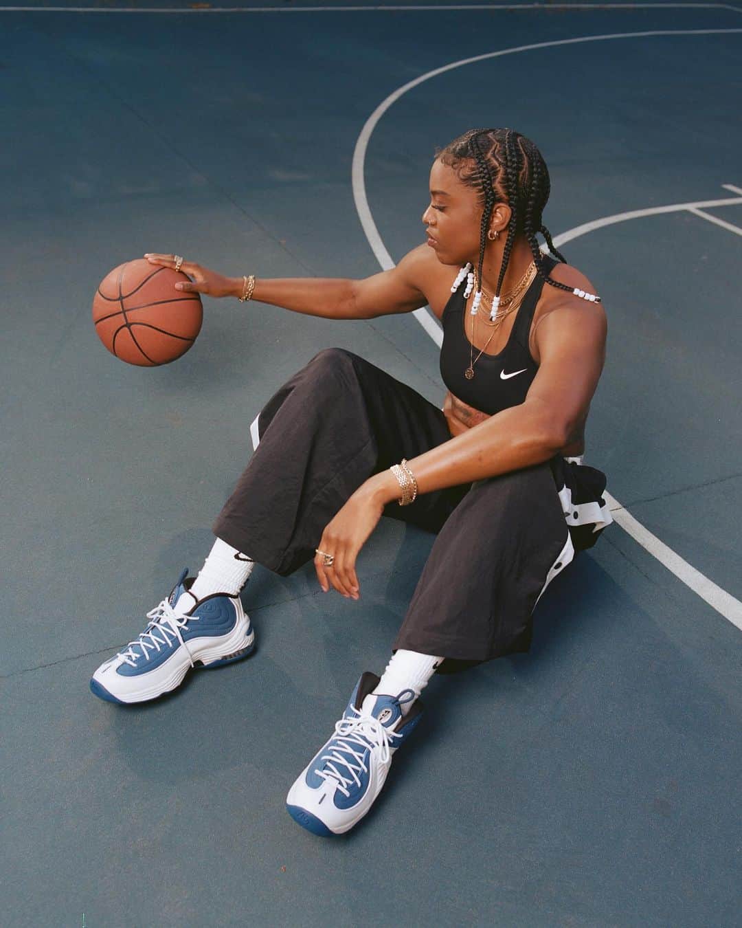 Nike Basketballさんのインスタグラム写真 - (Nike BasketballInstagram)「The renaissance of an iconic shoe needs a Renaissance Woman to style it. 🔥  The Nike Air Penny 2. Signature by @iam1cent. Styled by @diamonddoesit1.   Available now on SNKRS.」12月14日 7時17分 - nikebasketball