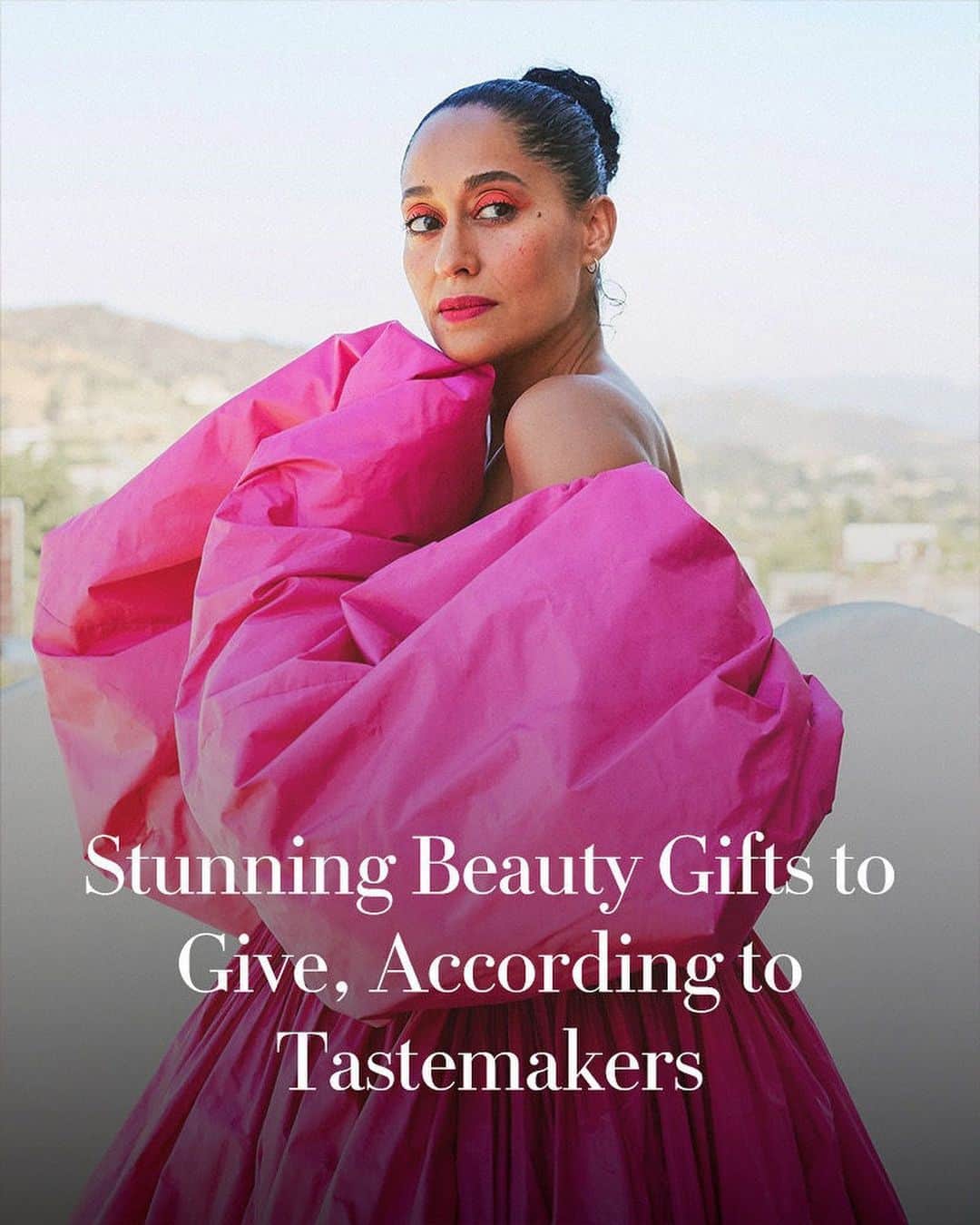Vogue Beautyのインスタグラム：「Calling all beauty lovers! From a travel-friendly Therabody massager that’s perfect for the wellness enthusiast to a luxe makeup bundle housing all the essentials needed for a quick morning routine, these beauty gifts and gift sets—each one cherry-picked by brand founders, beauty experts, and Vogue editors—will dazzle any recipient. Tap the link in our bio to shop our favorite beauty gifts to give.」