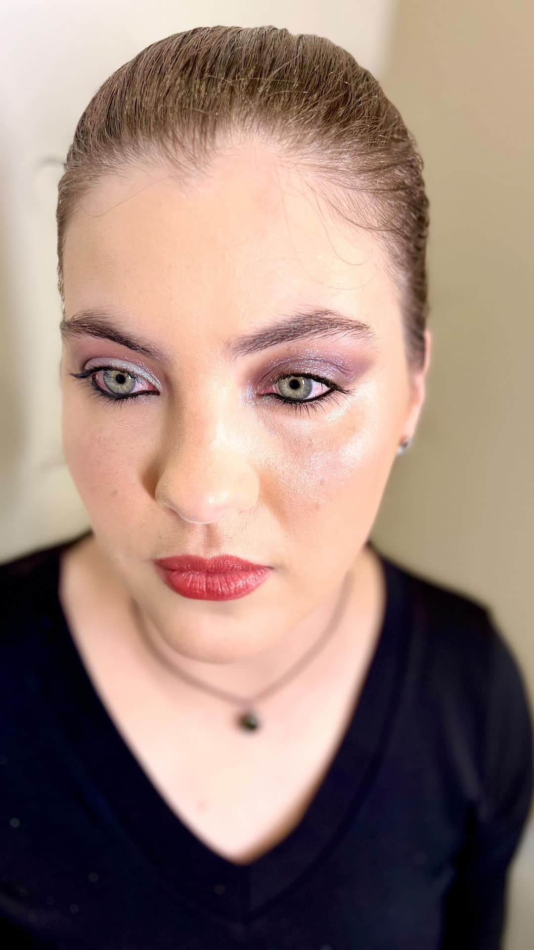 M·A·C Cosmetics BRのインスタグラム：「Live de hoje. Dicas para makes de festa com @thiagoscagliarini .」