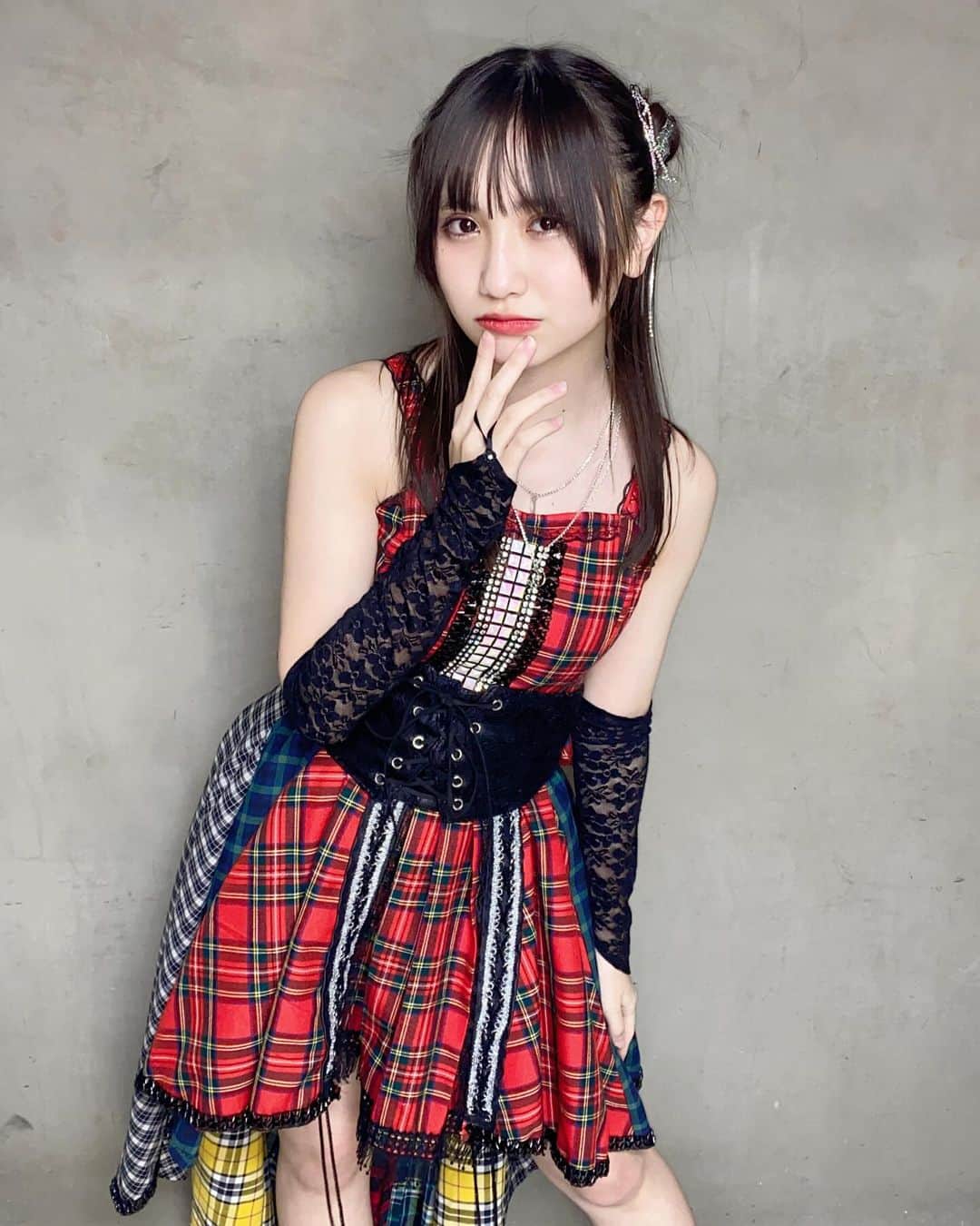 櫻井佑音のインスタグラム：「おはよーんෆ‪  日曜日のLIVEの衣装だよよ🎤 この日は赤チェックでした𓂃 𓈒𓏸𑁍‬  バストアップも撮ったから今度載せるー！」