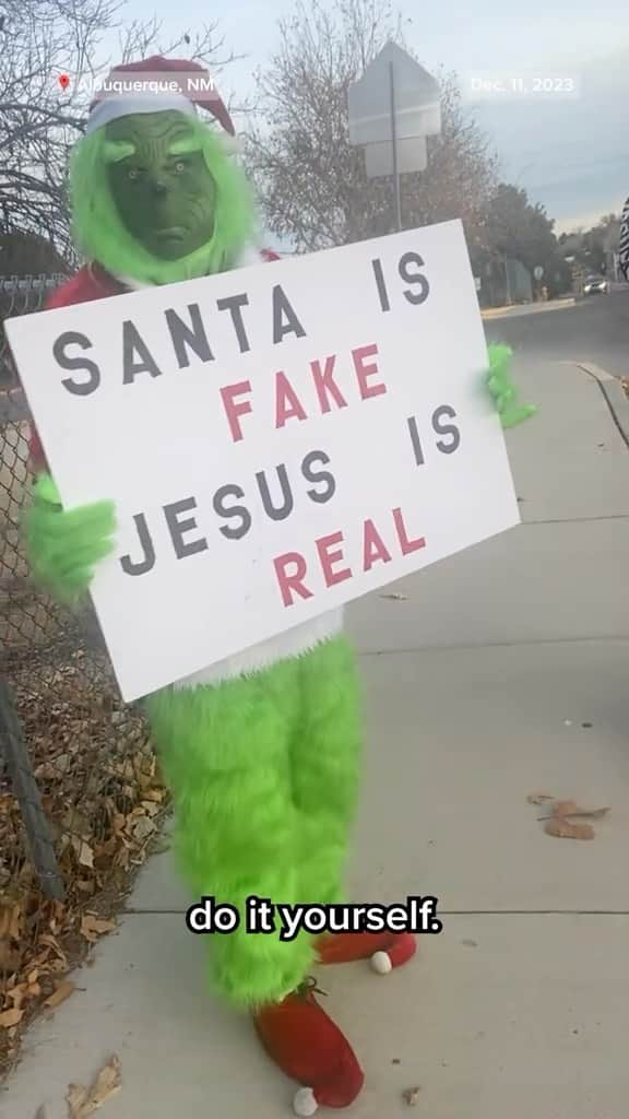 NBC Newsのインスタグラム：「A Texas man dressed as the Grinch held up a sign that said “Santa is fake, Jesus is real,” in front of an elementary school in New Mexico as kids walked to class.」