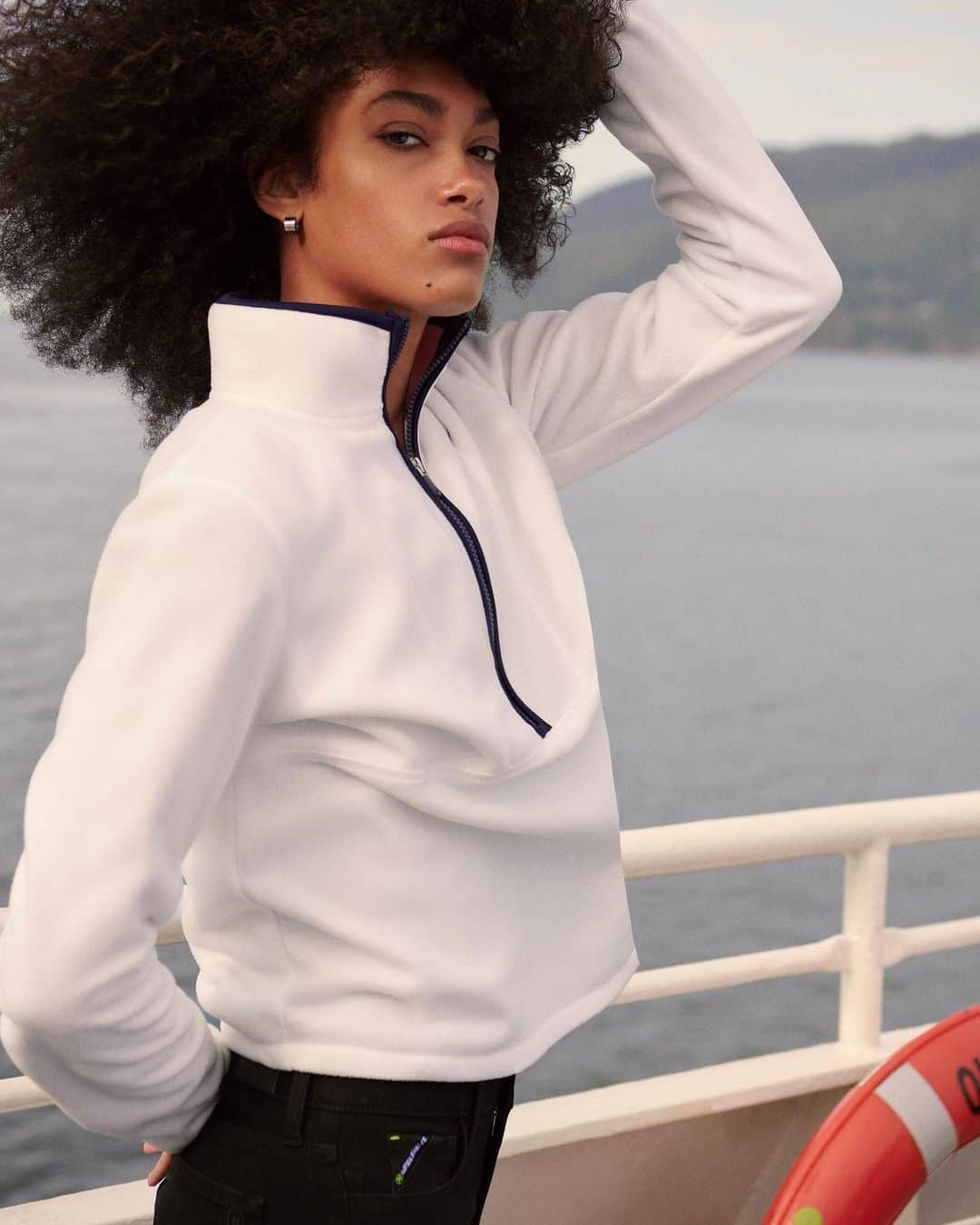 ノーティカのインスタグラム：「Layer on this cold-weather must-have when the temps take a dip. Tap to shop our warm Nautex Quarter-Zip Fleece✨」