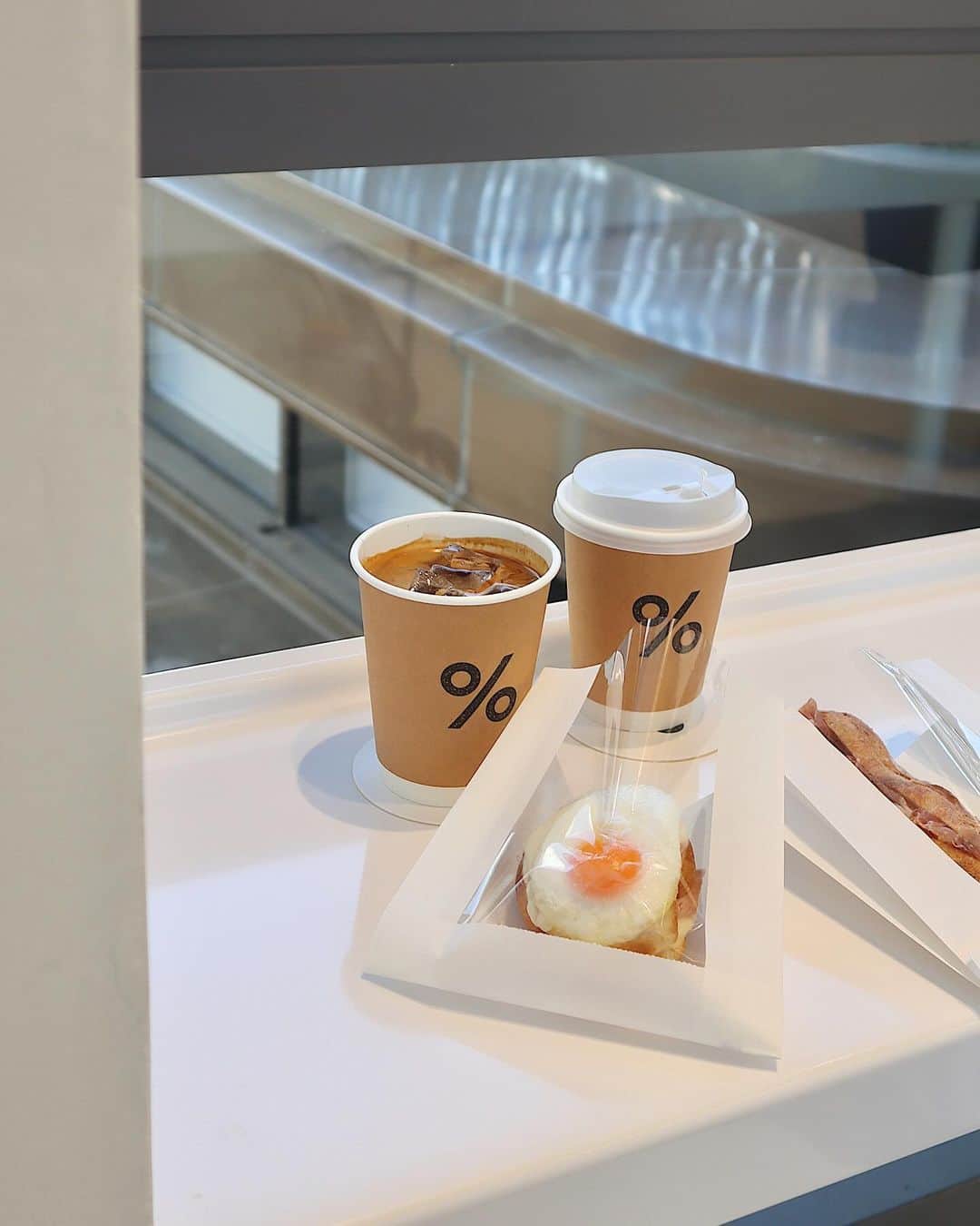 さんのインスタグラム写真 - (Instagram)「・ 京都行った時に行列で飲めなかったから東京に来てくれて嬉しい🥺♡ @arabica.tokyo ☕️  クロックマダム美味👏🏻  #tokyocafe #arabicacoffee #azabudaihills #東京カフェ #アラビカコーヒー #麻布台ヒルズ」12月14日 8時33分 - natsukoakahani