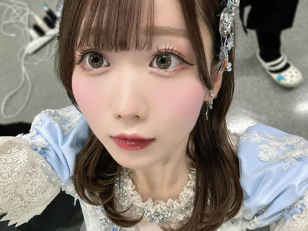 大谷映美里さんのインスタグラム写真 - (大谷映美里Instagram)「FNS歌謡祭 第2夜🎄❤️ 出演させていただきました🎤✨✨ ありがとうございました〜〜🥰  生放送、みんなでドキドキでした…❕ 今年も素敵な場所に出演させていただき 幸せです☃️❄️  髪短いの、どうだったかな？🌟 ご覧いただいた皆さんありがとうございました😭❣️」12月13日 23時41分 - otani_emiri