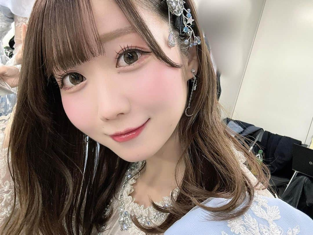 大谷映美里さんのインスタグラム写真 - (大谷映美里Instagram)「FNS歌謡祭 第2夜🎄❤️ 出演させていただきました🎤✨✨ ありがとうございました〜〜🥰  生放送、みんなでドキドキでした…❕ 今年も素敵な場所に出演させていただき 幸せです☃️❄️  髪短いの、どうだったかな？🌟 ご覧いただいた皆さんありがとうございました😭❣️」12月13日 23時41分 - otani_emiri