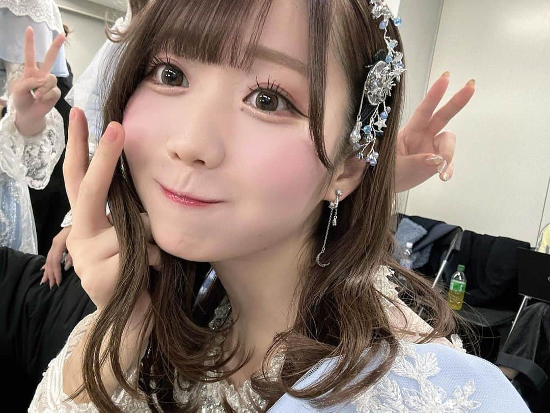 大谷映美里さんのインスタグラム写真 - (大谷映美里Instagram)「FNS歌謡祭 第2夜🎄❤️ 出演させていただきました🎤✨✨ ありがとうございました〜〜🥰  生放送、みんなでドキドキでした…❕ 今年も素敵な場所に出演させていただき 幸せです☃️❄️  髪短いの、どうだったかな？🌟 ご覧いただいた皆さんありがとうございました😭❣️」12月13日 23時41分 - otani_emiri