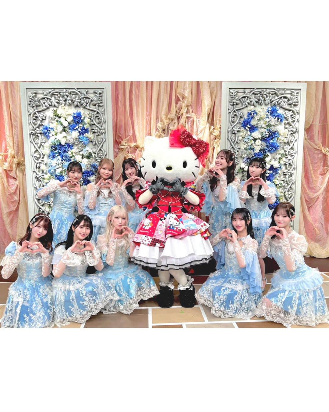齋藤樹愛羅さんのインスタグラム写真 - (齋藤樹愛羅Instagram)「#FNS歌謡祭 第2夜ありがとうございました✨️  生放送とっても緊張しましたが、今すごい瞬間にいるんだ！と噛み締めながら披露していました🫶🏻   ラストノートしか知らない 大好きで大切な曲だなと改めて感じました😌♡  これからもたくさんの方に聞いていただけますように……♡        そしてキティちゃんともお写真を……( > < )♡  可愛い…=^・◦・🎀^=    #ラストノートしか知らない #イコラブ」12月14日 0時01分 - saito_kiara_