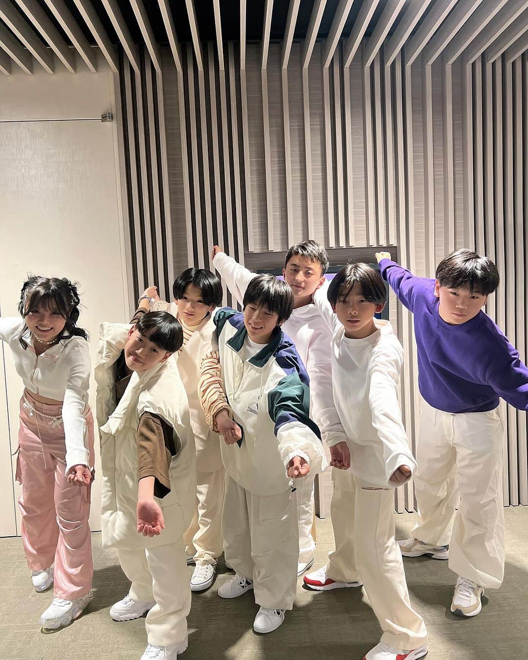 KatoHinata のインスタグラム：「写真収まりきらなかったから🥹🙏 PART2！！！！！ ちょんまげ小僧ちゃん達がひき肉ポーズでみんな撮ってくれた😂🙏✨」