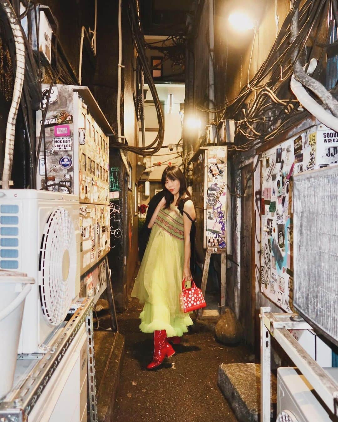 スージー・ロウさんのインスタグラム写真 - (スージー・ロウInstagram)「My birthday incidentally was worked into a work trip but it’s hardly “work” when you’re with your true best friendsss  - 40 is big but I haven’t quite contemplated how big yet… hoping some epiphany would come to me when the clock struck midnight Japan time and I blew out the candles - Maybe no need to overthink it when @bryanboy @tinaleung were up for dressing as “me” in my honour with my stash of @mollygoddard We drank, sang, ate and was merry for the whole night  Will leave the weightier observations of four decades on earth for another time - For now, my heart is FULL FULL FULL ❤️❤️❤️」12月14日 0時25分 - susiebubble