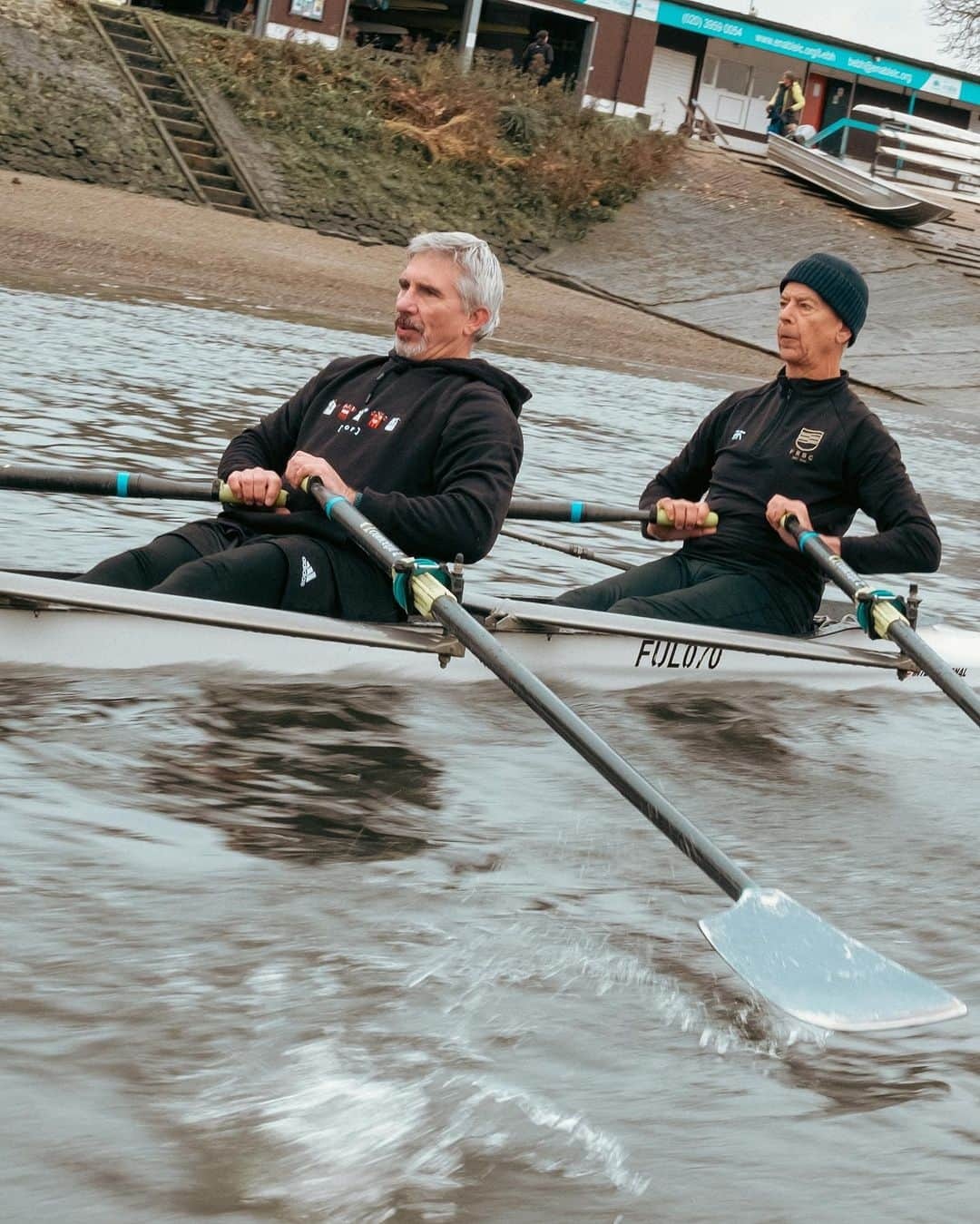 フラムFCさんのインスタグラム写真 - (フラムFCInstagram)「Equally at home racing down the Thames as it is in the stands at The Cottage. Introducing Fulham FC Embroidered Classics. Taking 5 classic shirts that hold a special place in the hearts of the Fulham faithful. ⁠ ⁠ Exploring the culture of Fulham, @art_of_football sent Fulham fan and photographer @barleynimmo to spend the morning with Paul Heppner and Fulham Reach Boat Club for a chilly morning out on the Thames. As a registered charity, their mission is to give access to rowing to a cross-section of the community, especially those who are most in need, to help them realise their full potential both on and off the water.⁠ ⁠ Available now. Link in bio.」12月14日 0時37分 - fulhamfc