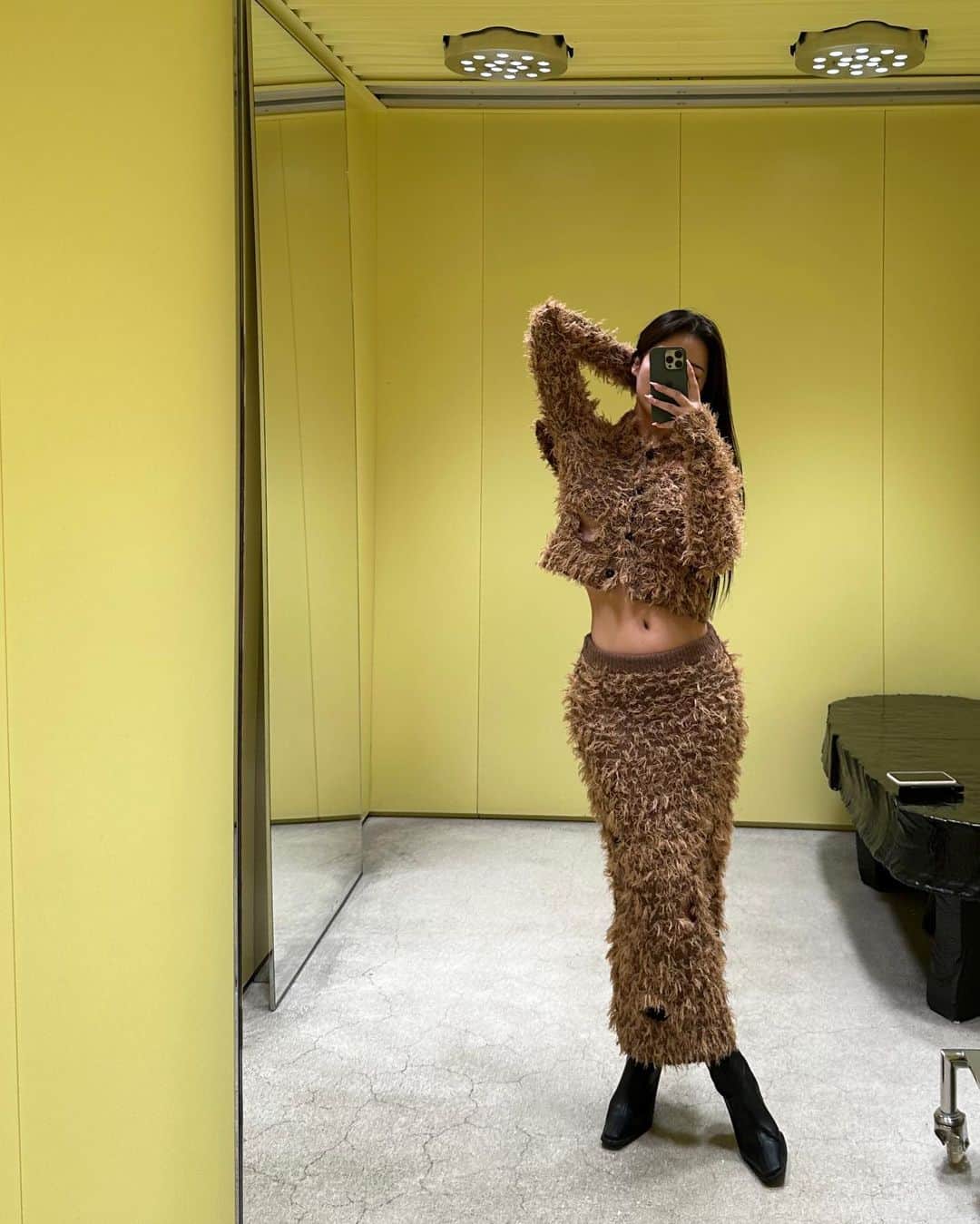 カン・ギョンミンさんのインスタグラム写真 - (カン・ギョンミンInstagram)「@acnestudios 💗🤎」12月14日 0時41分 - kkmmmkk