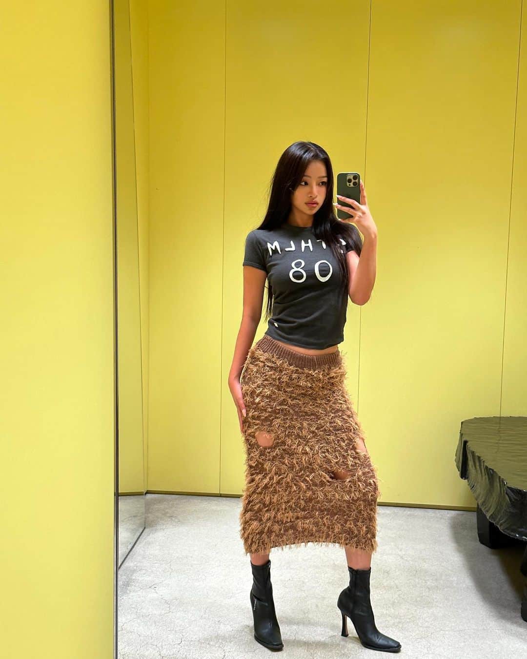 カン・ギョンミンさんのインスタグラム写真 - (カン・ギョンミンInstagram)「@acnestudios 💗🤎」12月14日 0時41分 - kkmmmkk