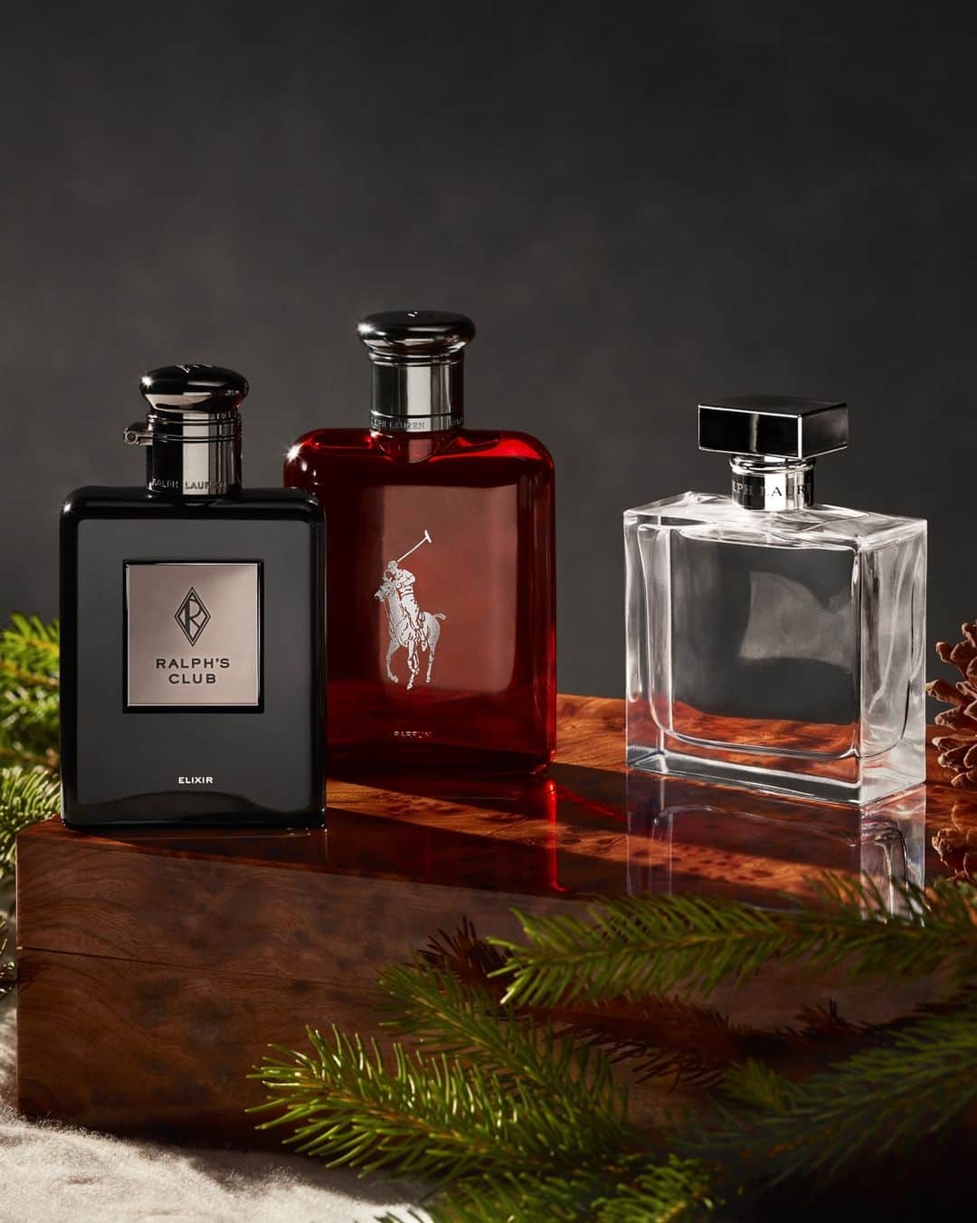 Polo Ralph Laurenさんのインスタグラム写真 - (Polo Ralph LaurenInstagram)「Gift our array of signature scents like Ralph’s Club Elixir Spray, Polo Red Eau de Toilette, and Romance Eau de Parfum this holiday season.   Discover #PoloRalphLauren via the link in bio.  #RLHoliday #PoloRLStyle #RLGifts」12月14日 1時04分 - poloralphlauren