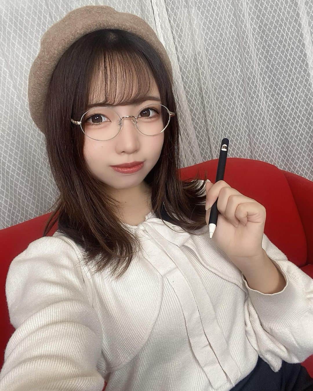 枡川茉衣のインスタグラム：「イラストレーター姿のまいまい🐌」