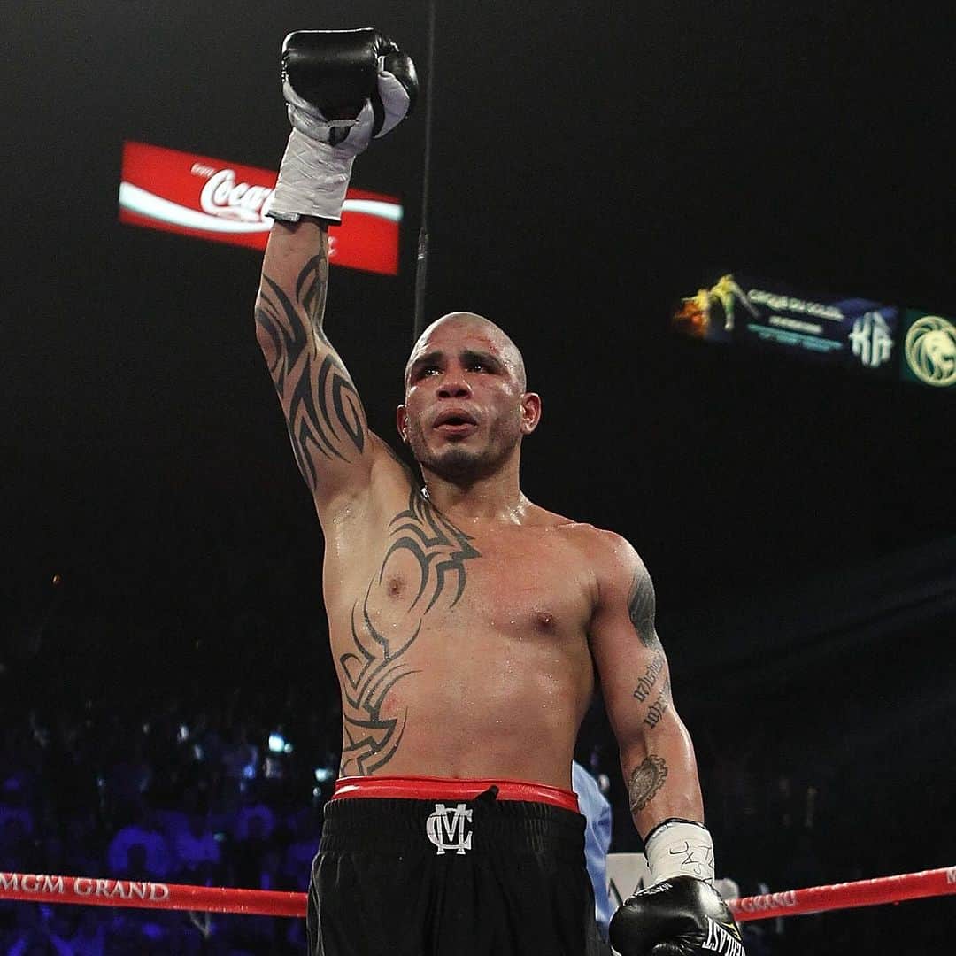 ミゲール・コットのインスタグラム：「From the ring to the green, @realmiguelacotto continues to redefine the limits of athletic greatness. 🥊⛳ On Monday, Miguel Cotto won the US Amateur Tournament in Scottsdale, Arizona.  From dominating the boxing world to conquering the golf course, Cotto’s journey is a shining example of chasing passions and defying expectations. His transition to golf isn’t just a swing of luck; it’s a testament to working hard and diving headfirst into new adventures.   We’ve seen Cotto’s grit and drive in the ring, securing multiple world titles and etching his name in sports history. Now, that same determination shines bright in his golf game, scoring another epic win.   As a proud ambassador of Black Clover, Cotto embodies the spirit of living lucky, embracing every challenge, and working hard. His victory at the Tournament Players Championship isn’t just about the win; it’s a reminder to chase dreams relentlessly and find success in unexpected places.  Hats off, Miguel Cotto, on this incredible triumph! Your journey inspires us all to break barriers, live lucky, and keep swinging for the stars. Cheers to the pursuit of greatness, on and off the course!   #blackcloverusa #blackcloverambassador #livelucky」
