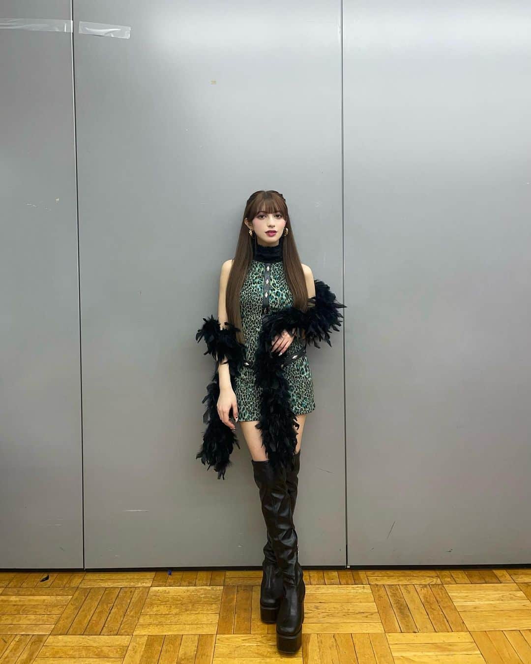 エブラヒミ椎菜さんのインスタグラム写真 - (エブラヒミ椎菜Instagram)「#FNS歌謡祭 第2夜ありがとうございました✨️  デビュー日にこんなに素敵な舞台に立たせて頂けたこと 光栄で幸せで何よりも感謝でいっぱいの気持ちです🎄🤍 これからも頑張りますので応援してくださると嬉しいです♥️  ウェーイTOKYO/思い出泥棒 どちらも素敵な曲なので沢山聞いてください♡  #fns歌謡祭 #フジコーズ #オールナイトフジコ #fns歌謡祭2023」12月14日 1時59分 - sheena.621