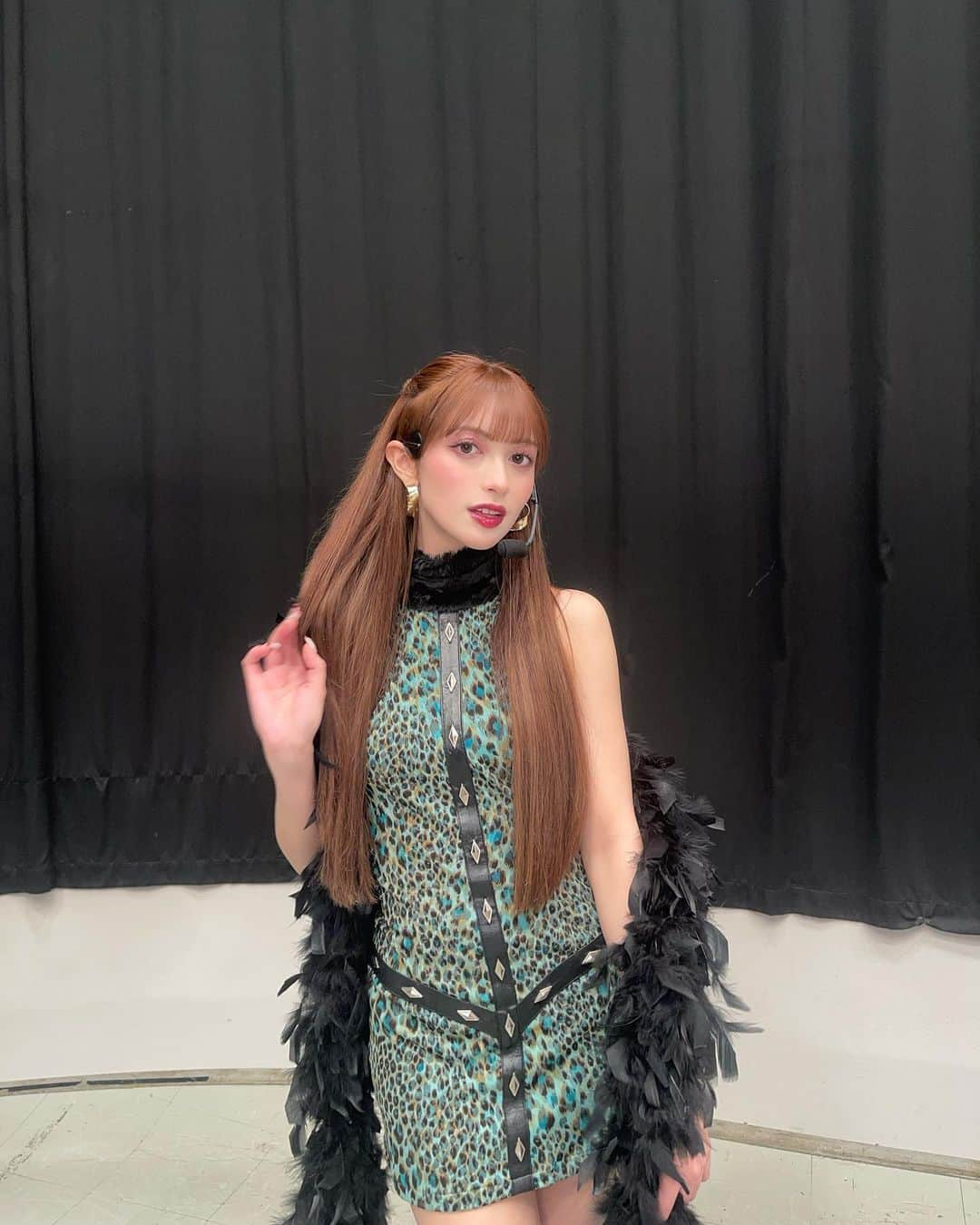 エブラヒミ椎菜さんのインスタグラム写真 - (エブラヒミ椎菜Instagram)「#FNS歌謡祭 第2夜ありがとうございました✨️  デビュー日にこんなに素敵な舞台に立たせて頂けたこと 光栄で幸せで何よりも感謝でいっぱいの気持ちです🎄🤍 これからも頑張りますので応援してくださると嬉しいです♥️  ウェーイTOKYO/思い出泥棒 どちらも素敵な曲なので沢山聞いてください♡  #fns歌謡祭 #フジコーズ #オールナイトフジコ #fns歌謡祭2023」12月14日 1時59分 - sheena.621