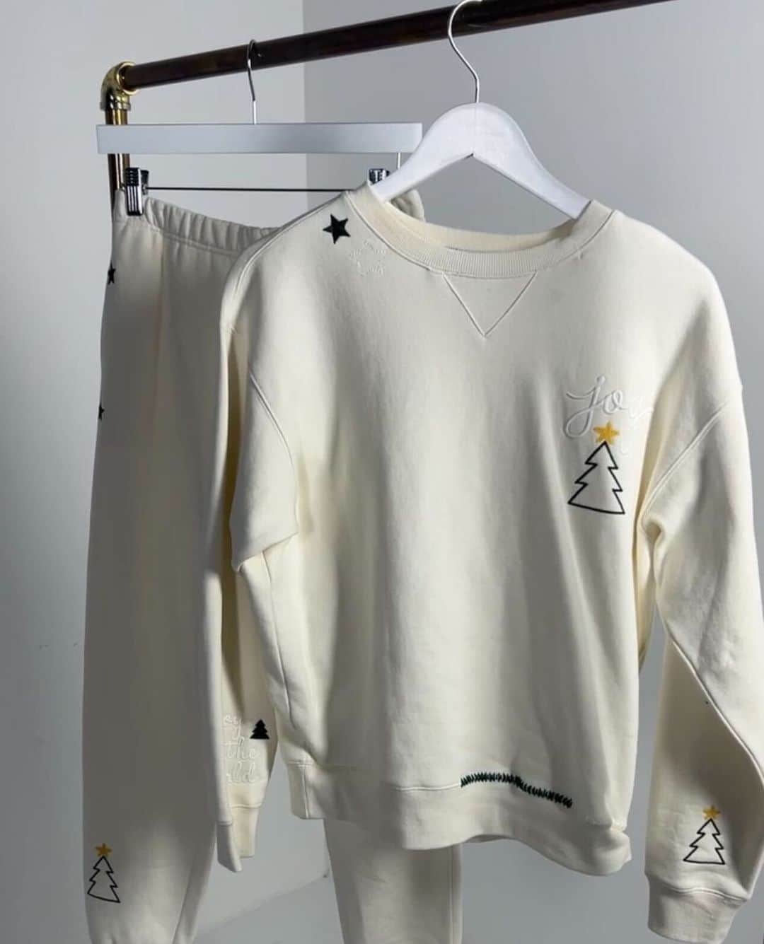 ワイルドフォックスクチュールさんのインスタグラム写真 - (ワイルドフォックスクチュールInstagram)「MAJOR SLEIGH 🚨⁠ ⁠ LAST DAY to shop our WF pieces to make sure they arrive by 12/25 ❤️⁠ ⁠ #wildfoxcouture」12月14日 2時01分 - wildfoxcouture