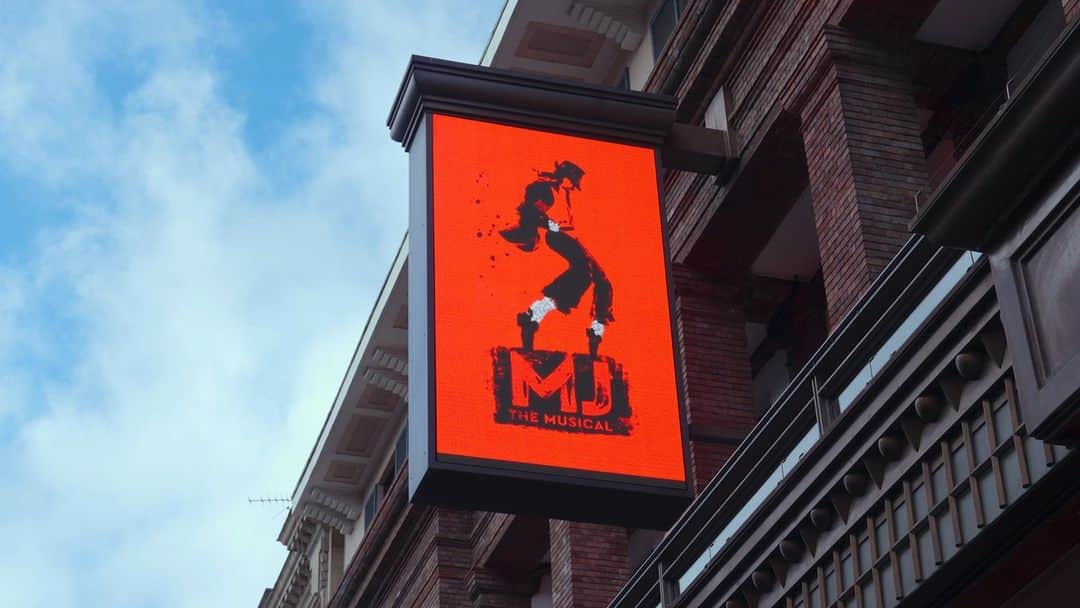 マイケル・ジャクソンのインスタグラム：「Tony Award winner Myles Frost is getting ready for his West End debut for the UK production of @mjthemusicaluk. Performances start Wednesday, March 6th. Hit the link in stories to find tickets available through September 14, 2024.」