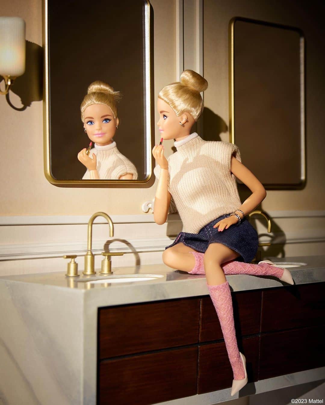バービーさんのインスタグラム写真 - (バービーInstagram)「Glossy or matte? ⬇️💄#barbie #barbiestyle」12月14日 2時13分 - barbiestyle