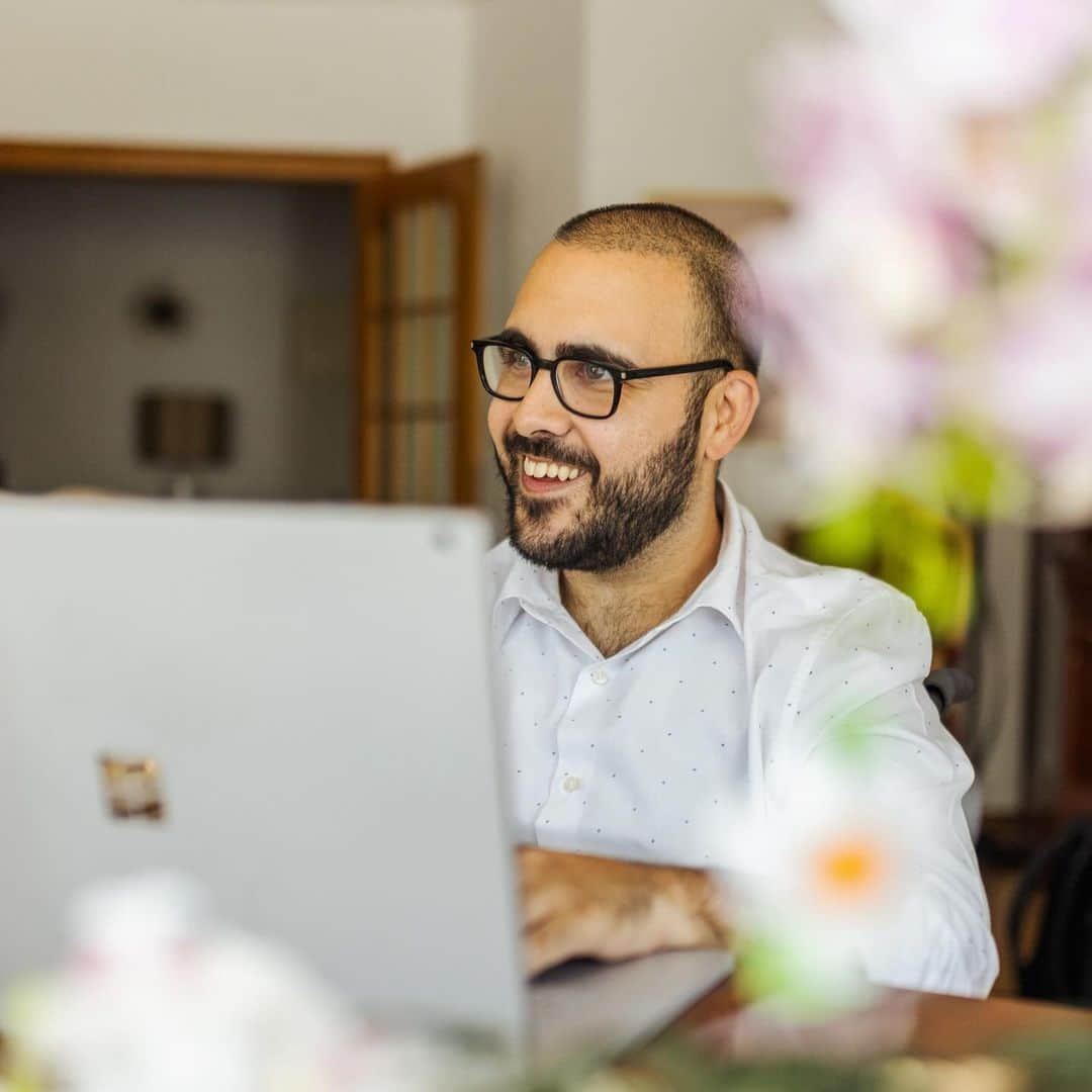 Microsoftのインスタグラム：「What does it mean to be a dreamer? For Gonçalo, who lives with cerebral palsy, it means never feeling limited by his condition and striving to support others.  Discover his story and more by visiting the link in our bio.  #InclusionIsInnovation #PeopleOfMicrosoft #MicrosoftLife #DiversityAndInclusion #DisabilityInclusion」